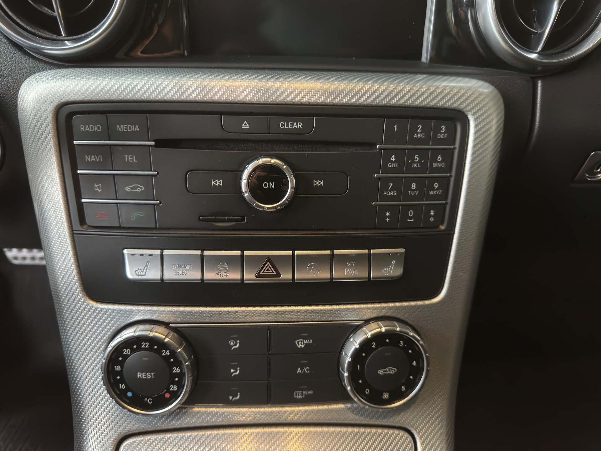MERCEDES-BENZ SLC 180 Cabriolet-image-11