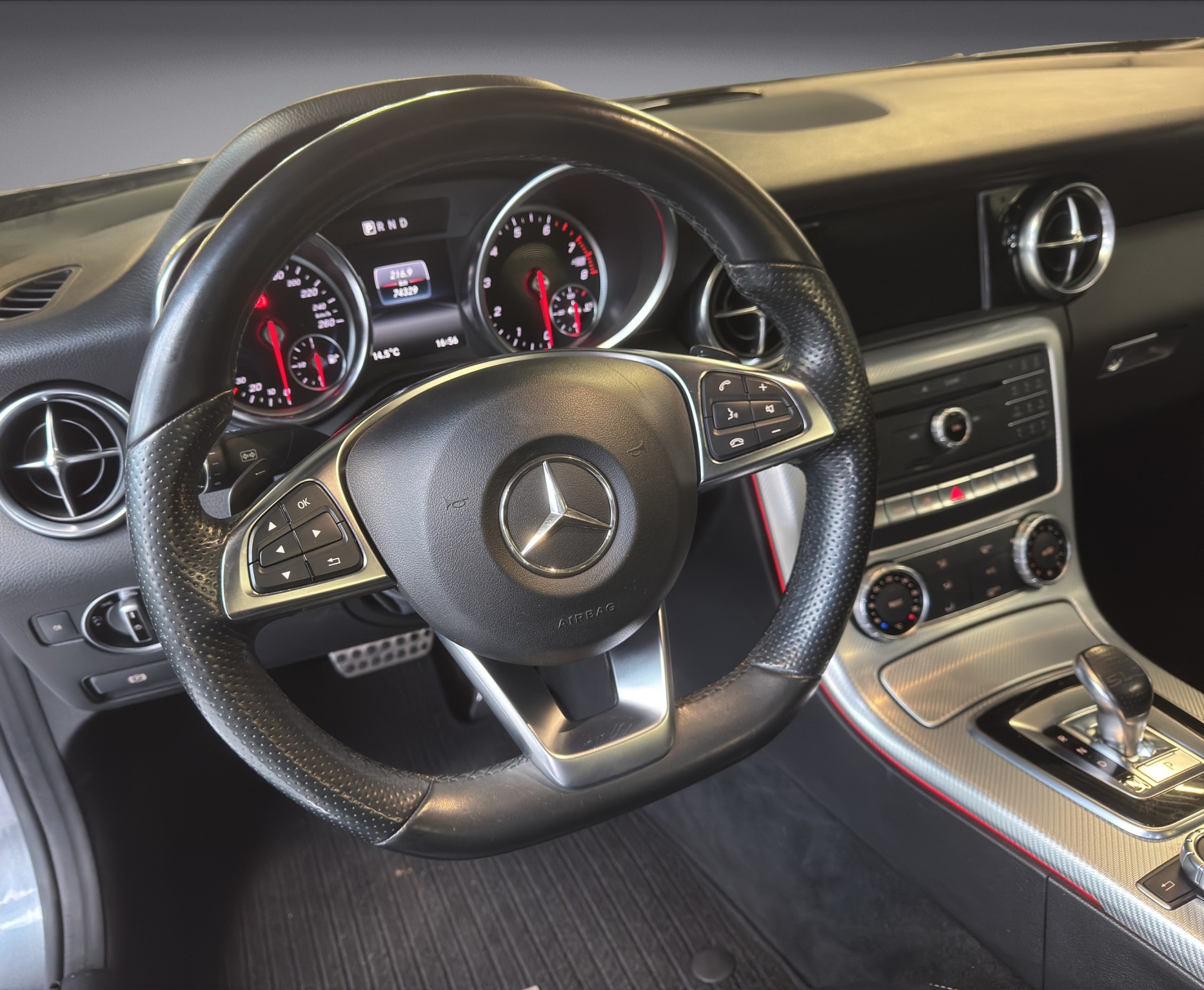 MERCEDES-BENZ SLC 180 Cabriolet-image-8