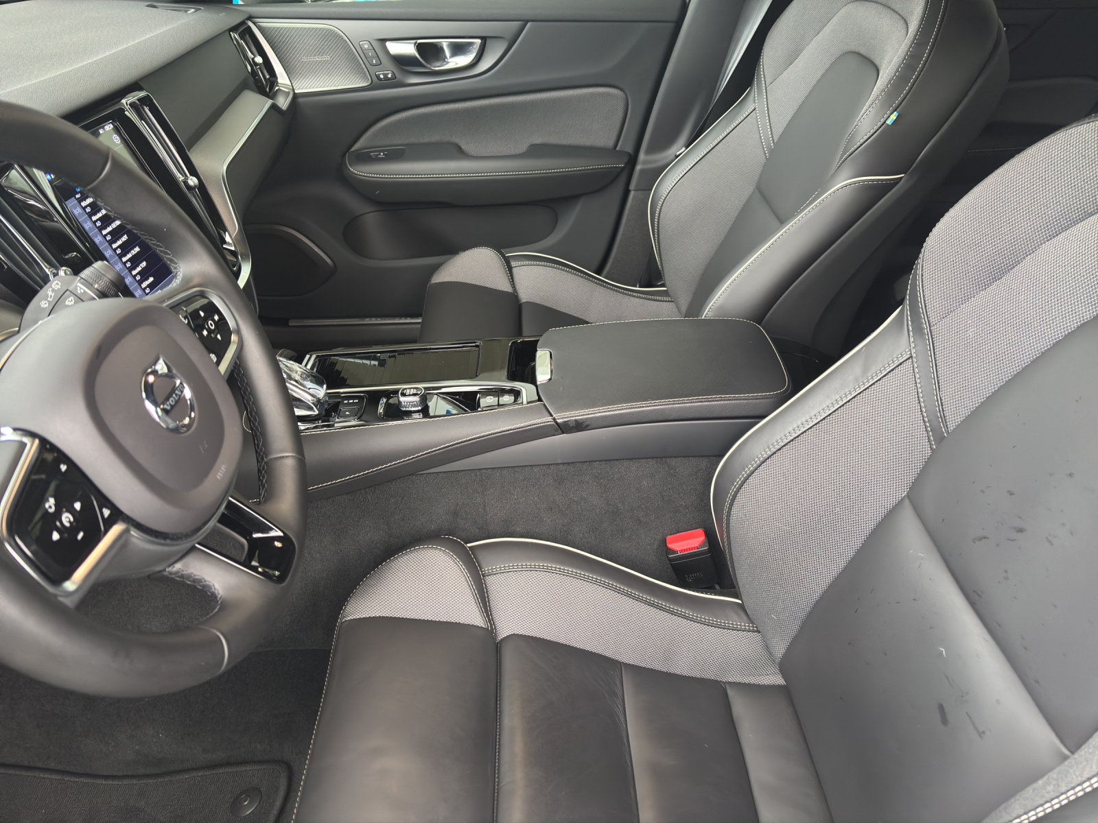 VOLVO V60 2.0 T6 TE Plus Dark eAWD-image-5