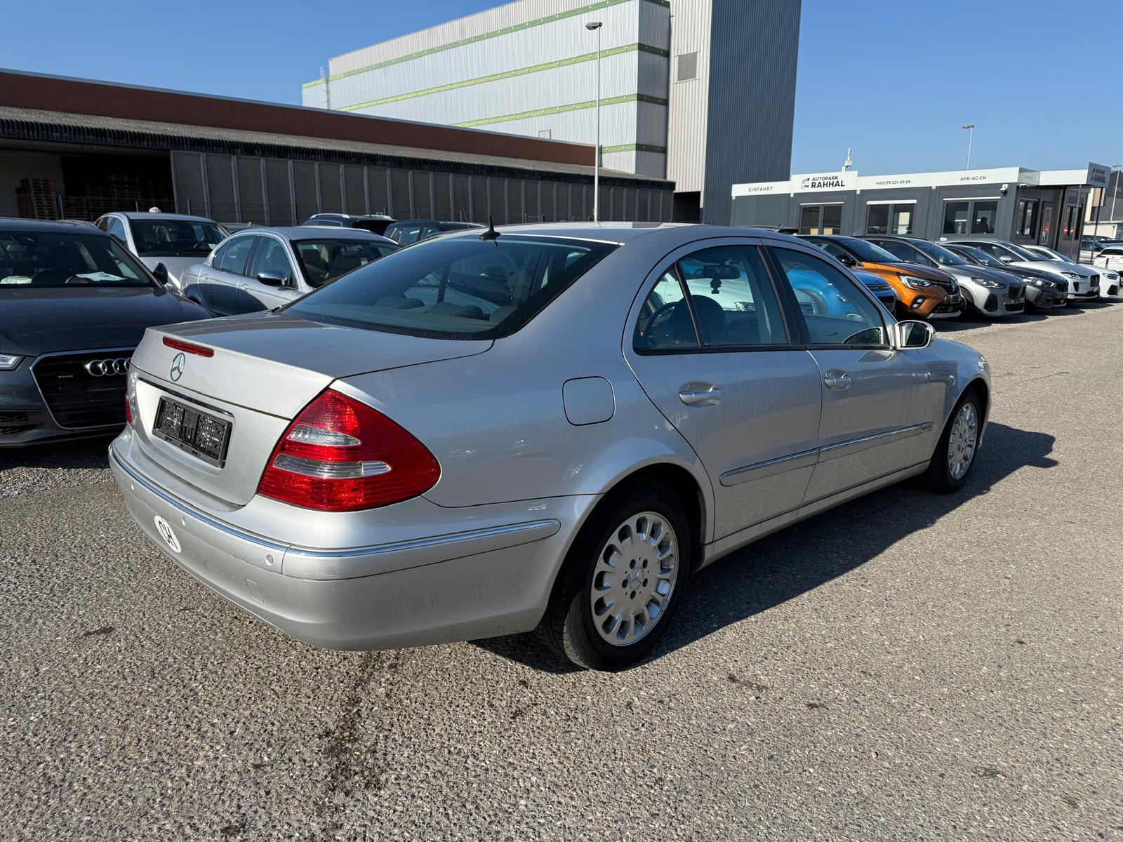 MERCEDES-BENZ E 240 2.6 V6-showroom-element-3