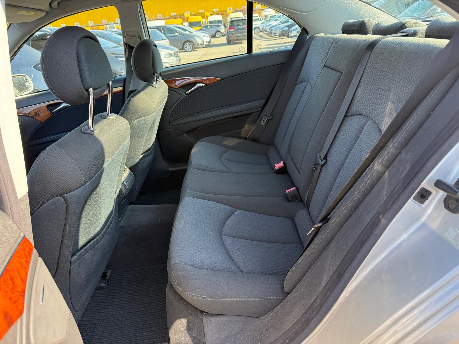 MERCEDES-BENZ E 240 2.6 V6-image-9