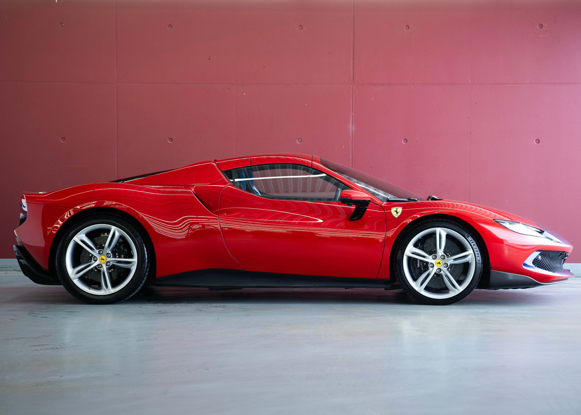FERRARI 296 GTS Fiorano (Swiss car, 1st hand, fantastic configuration, Daytona racing seats)-image-6