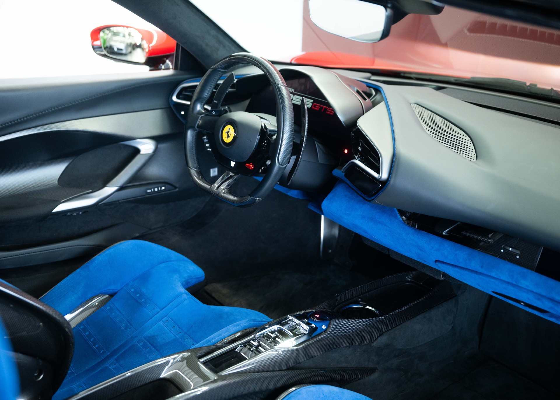 FERRARI 296 GTS Fiorano (Swiss car, 1st hand, fantastic configuration, Daytona racing seats)-image-17