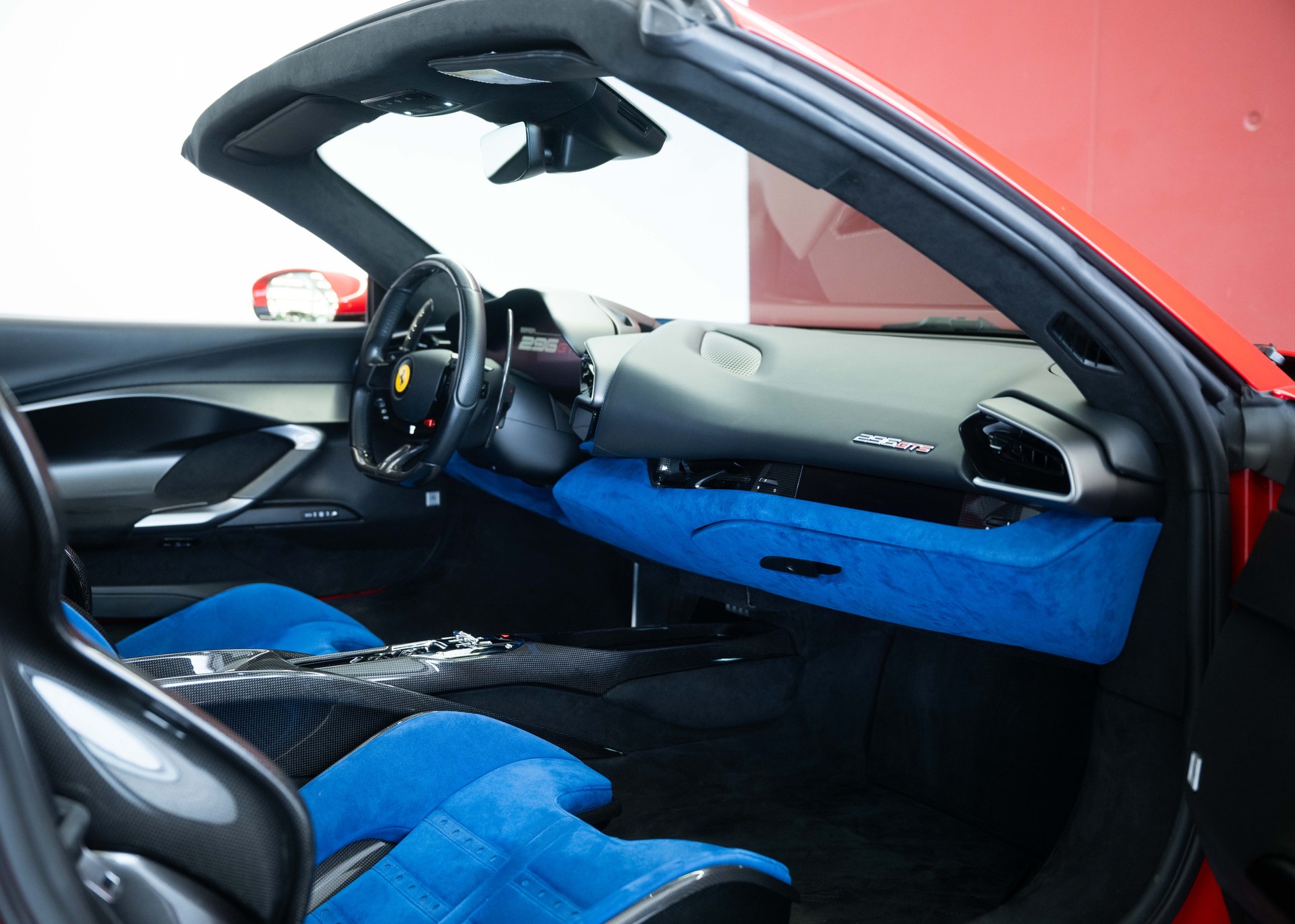 FERRARI 296 GTS Fiorano (Swiss car, 1st hand, fantastic configuration, Daytona racing seats)-image-18