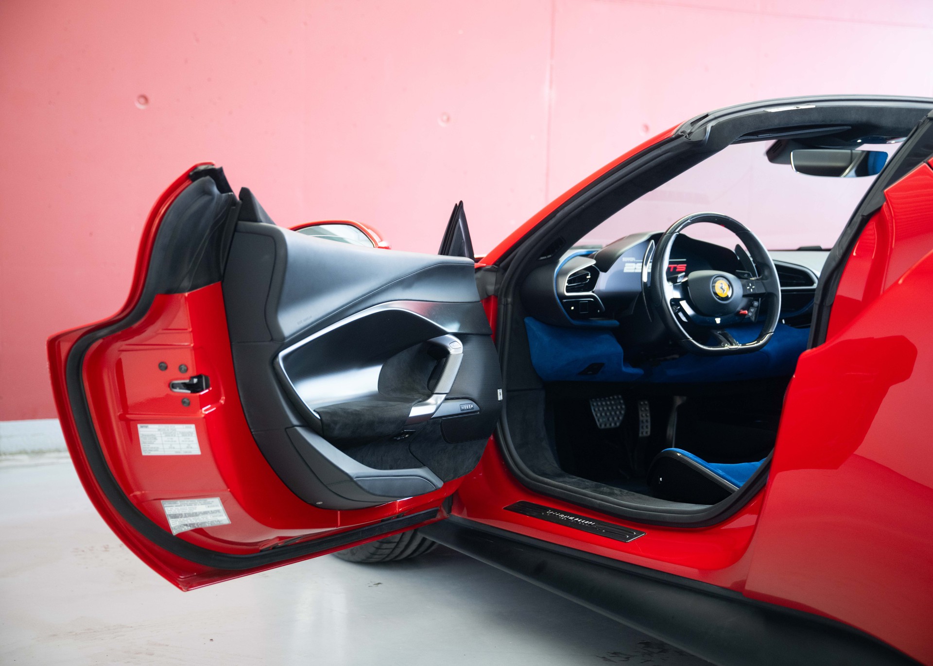 FERRARI 296 GTS Fiorano (Swiss car, 1st hand, fantastic configuration, Daytona racing seats)-image-30
