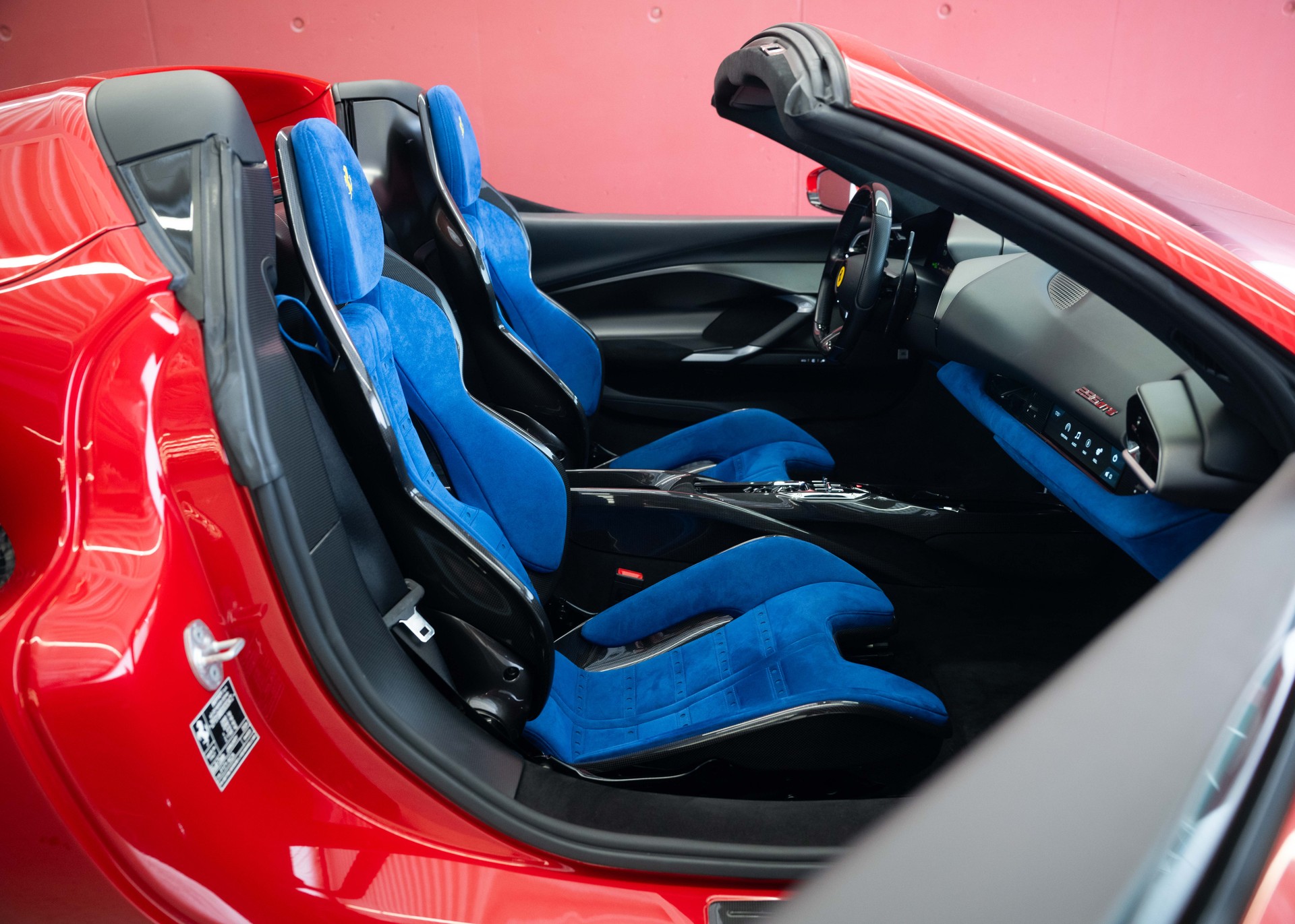 FERRARI 296 GTS Fiorano (Swiss car, 1st hand, fantastic configuration, Daytona racing seats)-image-22