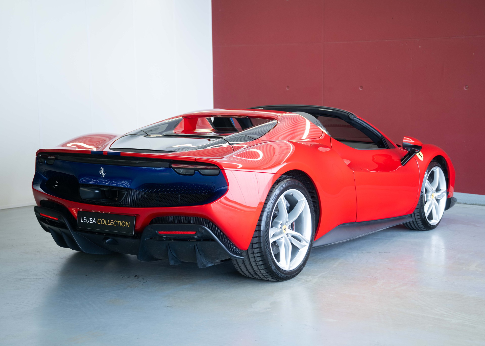 FERRARI 296 GTS Fiorano (Swiss car, 1st hand, fantastic configuration, Daytona racing seats)-image-5