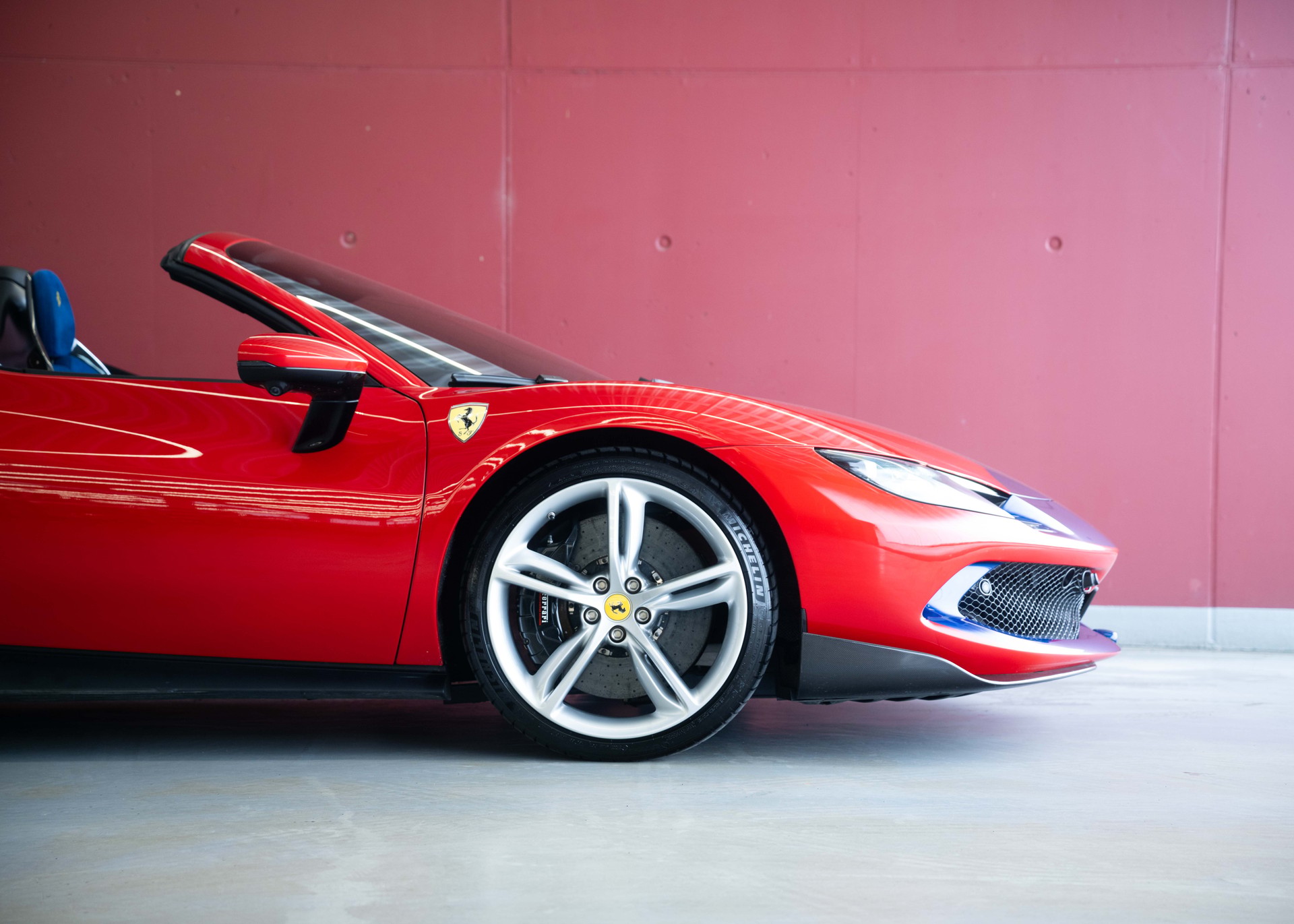 FERRARI 296 GTS Fiorano (Swiss car, 1st hand, fantastic configuration, Daytona racing seats)-image-9