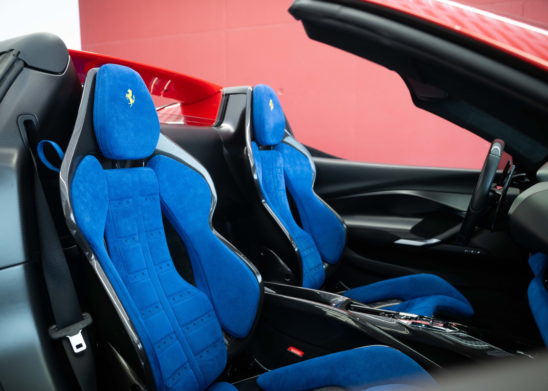 FERRARI 296 GTS Fiorano (Swiss car, 1st hand, fantastic configuration, Daytona racing seats)-image-23