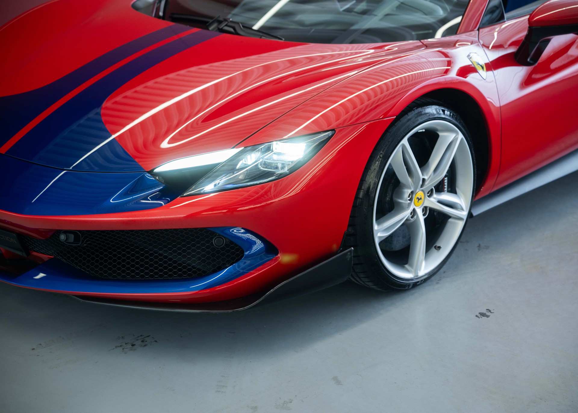 FERRARI 296 GTS Fiorano (Swiss car, 1st hand, fantastic configuration, Daytona racing seats)-image-12