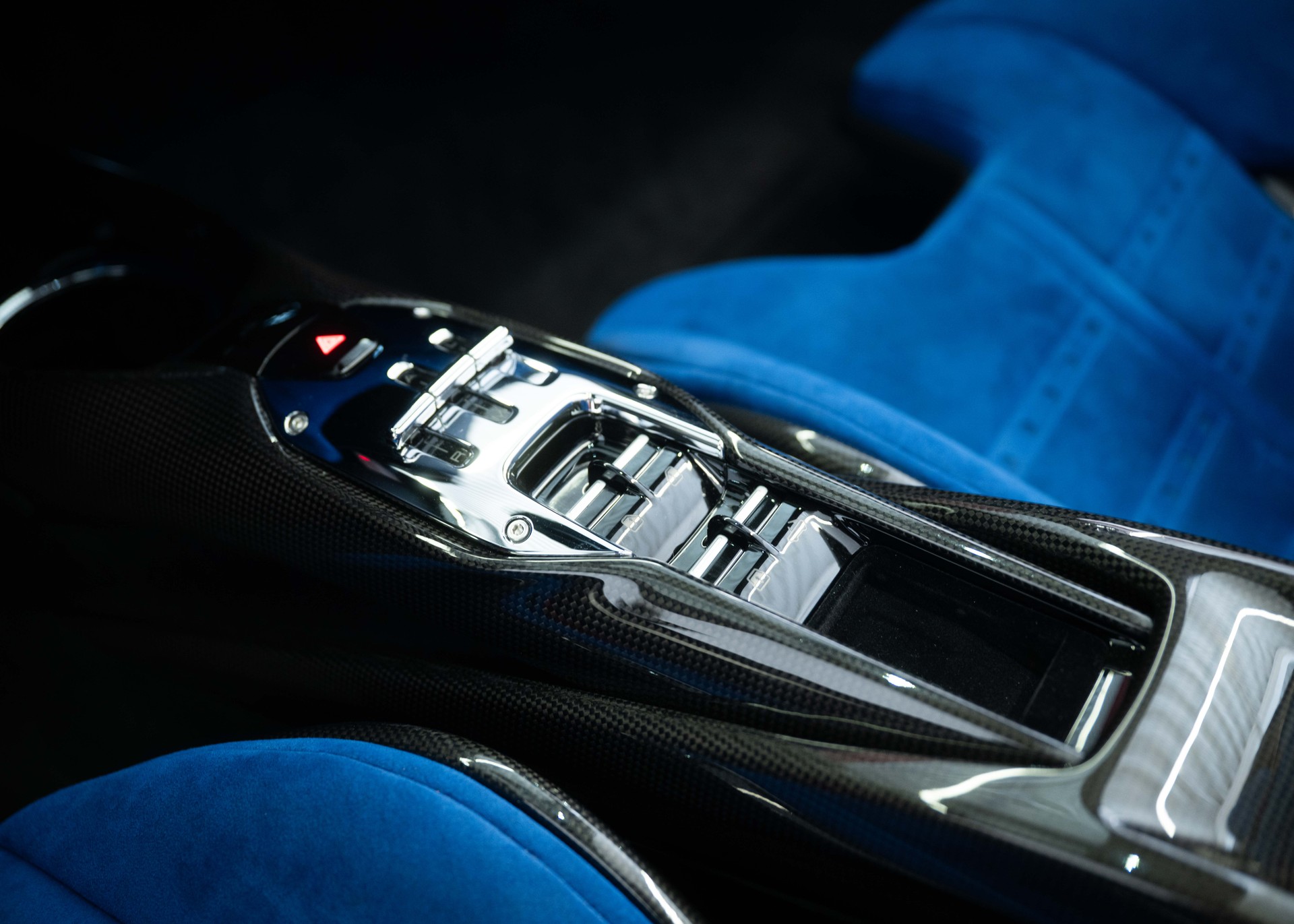 FERRARI 296 GTS Fiorano (Swiss car, 1st hand, fantastic configuration, Daytona racing seats)-image-28