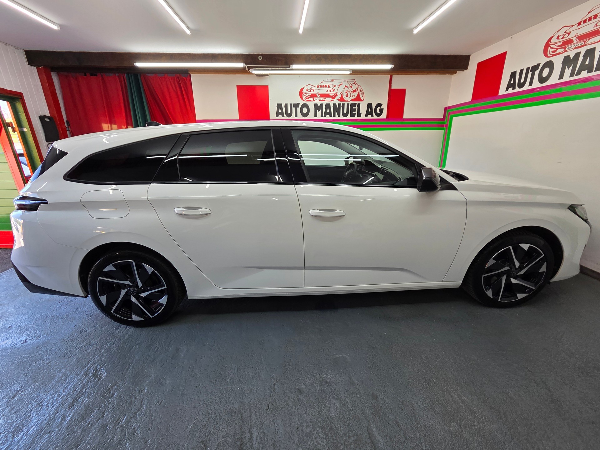 PEUGEOT 308 SW 1.5 BlueHDI Allure Pack EAT8-image-4