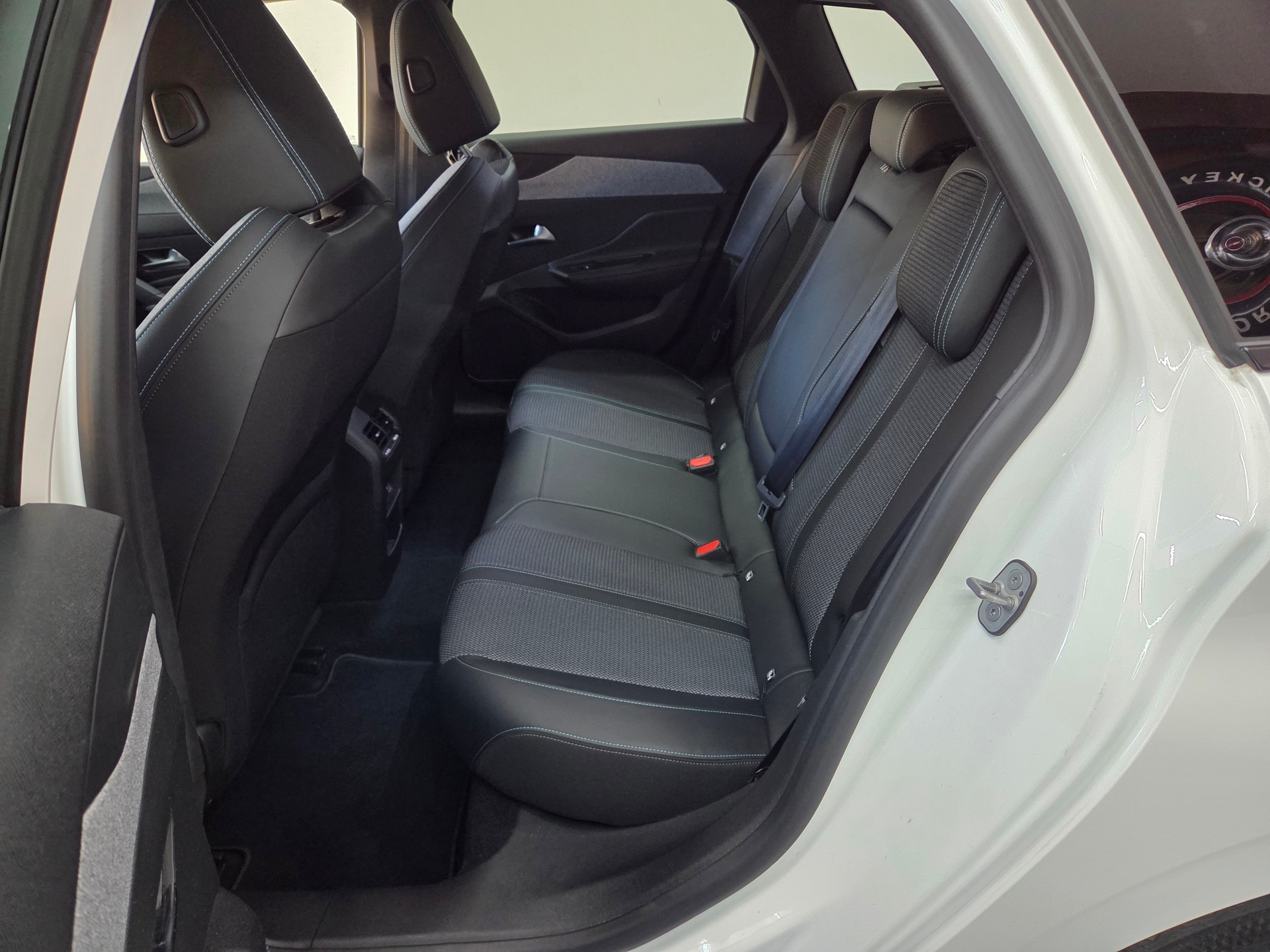 PEUGEOT 308 SW 1.5 BlueHDI Allure Pack EAT8-image-12
