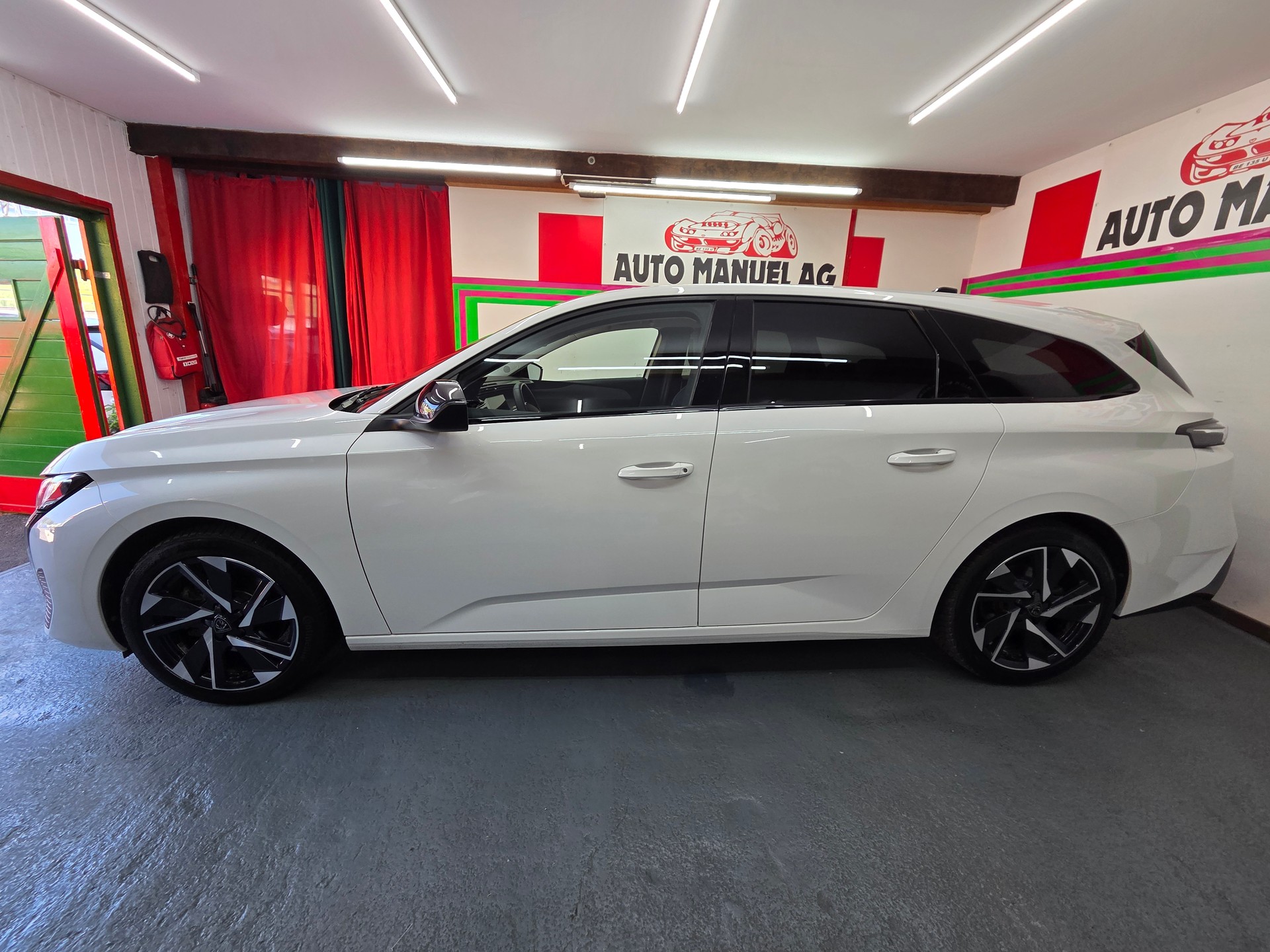 PEUGEOT 308 SW 1.5 BlueHDI Allure Pack EAT8-image-3