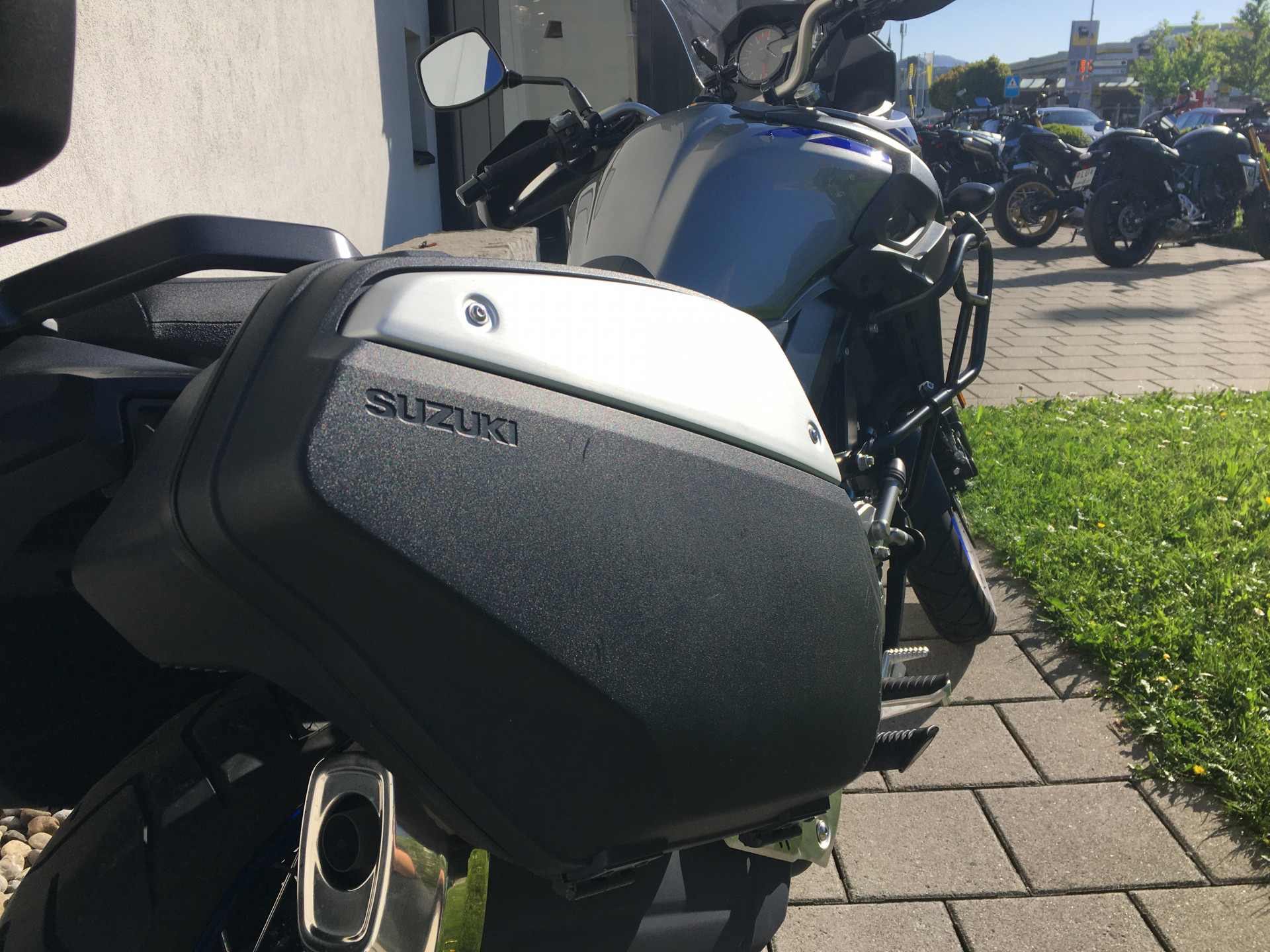 SUZUKI DL 650 UXA V-Strom XT Comfort XT-image-1