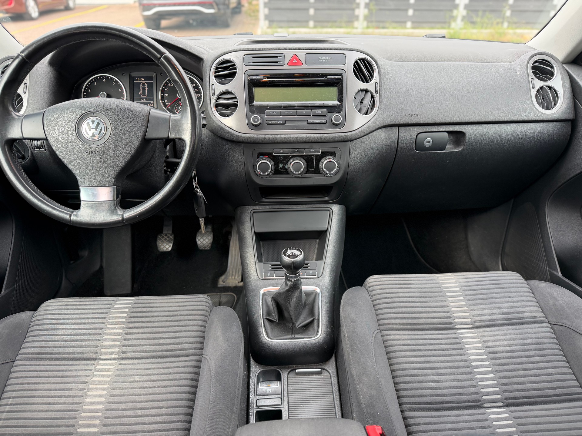 VW Tiguan 2.0 TSI Sport&Style-image-6