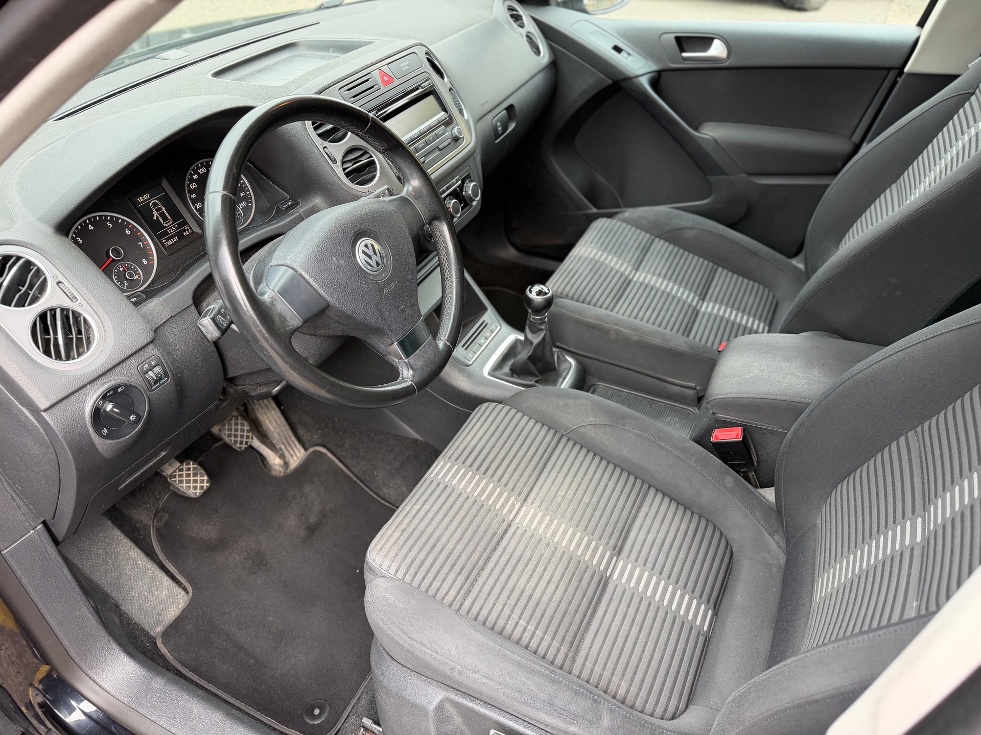 VW Tiguan 2.0 TSI Sport&Style-image-7
