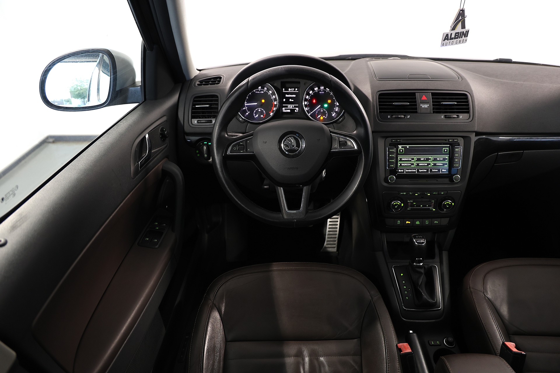 SKODA Yeti Outdoor 2.0 TDI L&K 4x4 DSG-image-8