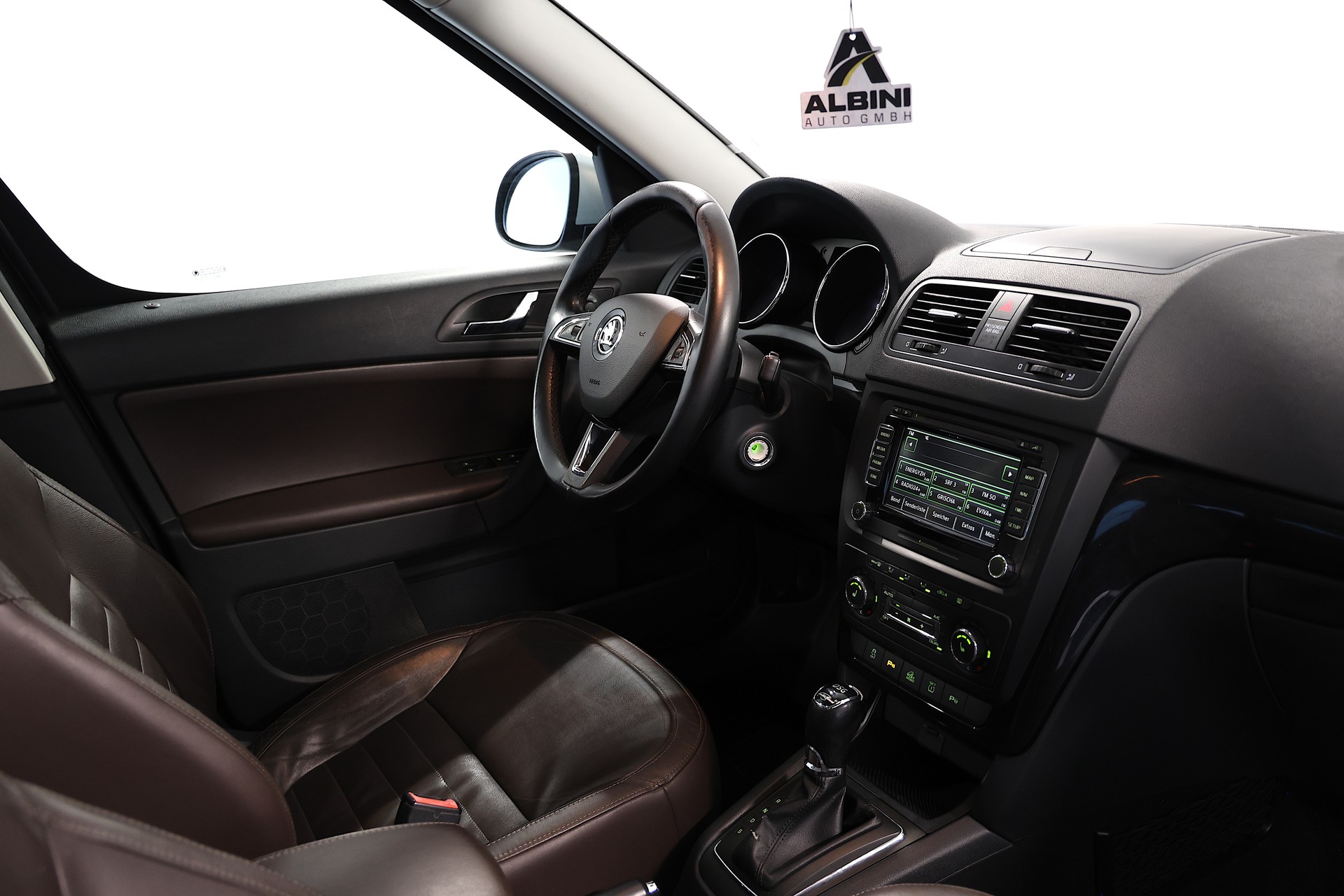 SKODA Yeti Outdoor 2.0 TDI L&K 4x4 DSG-image-13