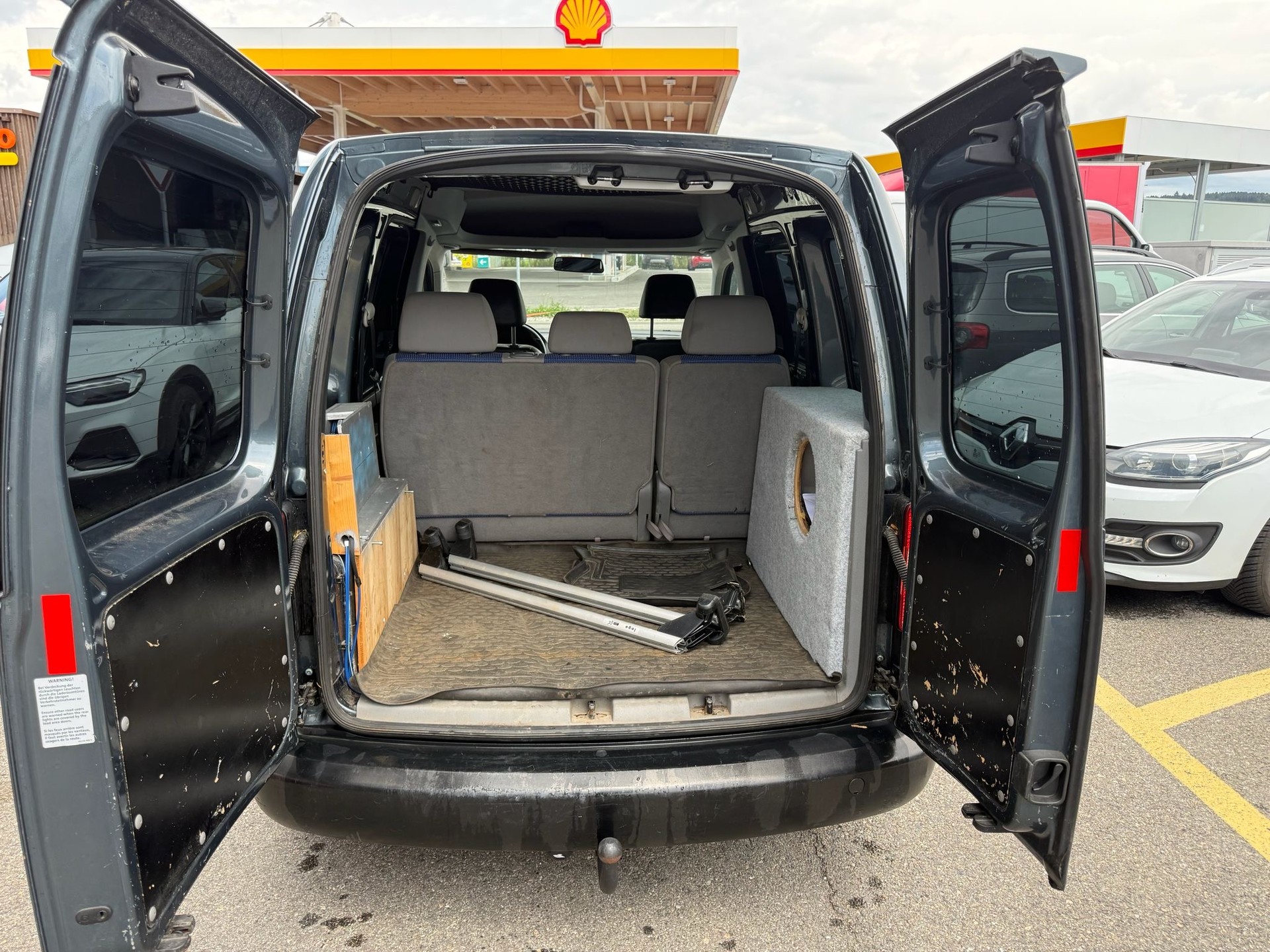 VW Caddy 1.6-image-11
