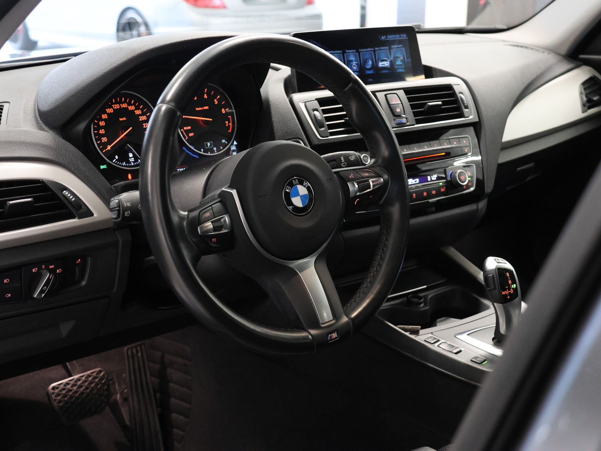 BMW 118i M Sport Steptronic *Rückfahrkamera* *M Packet* *Klima*-image-19