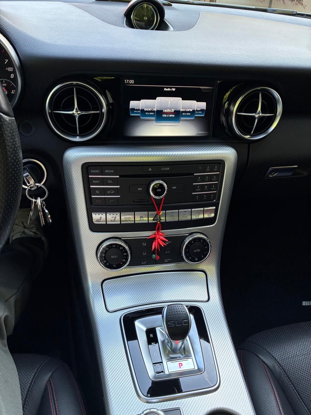MERCEDES-BENZ SLC 200-image-7