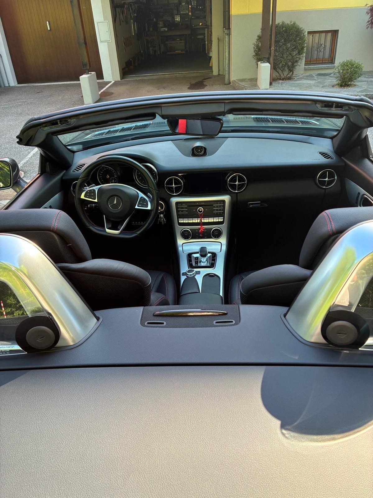 MERCEDES-BENZ SLC 200-image-6