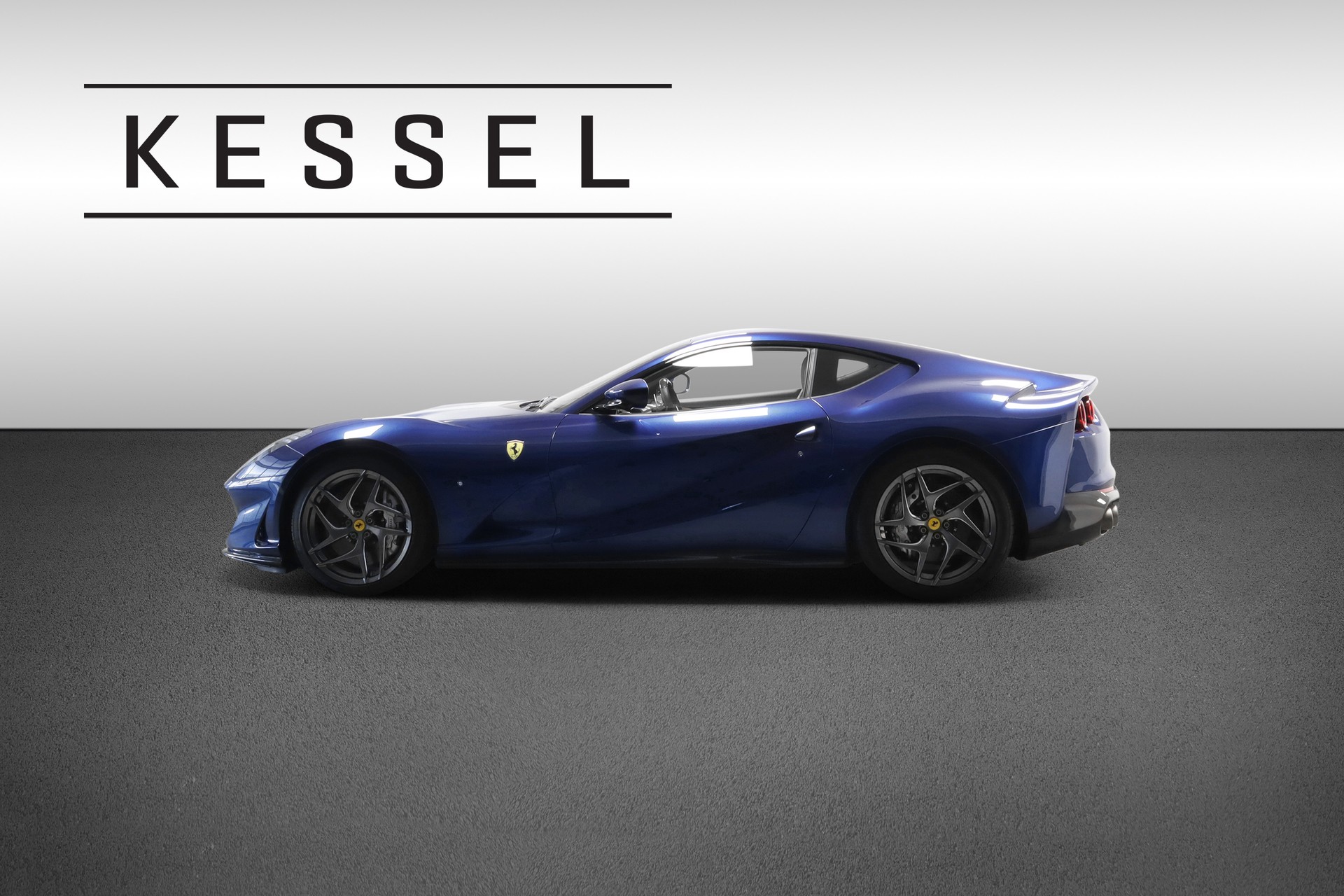 FERRARI 812 Superfast-image-3