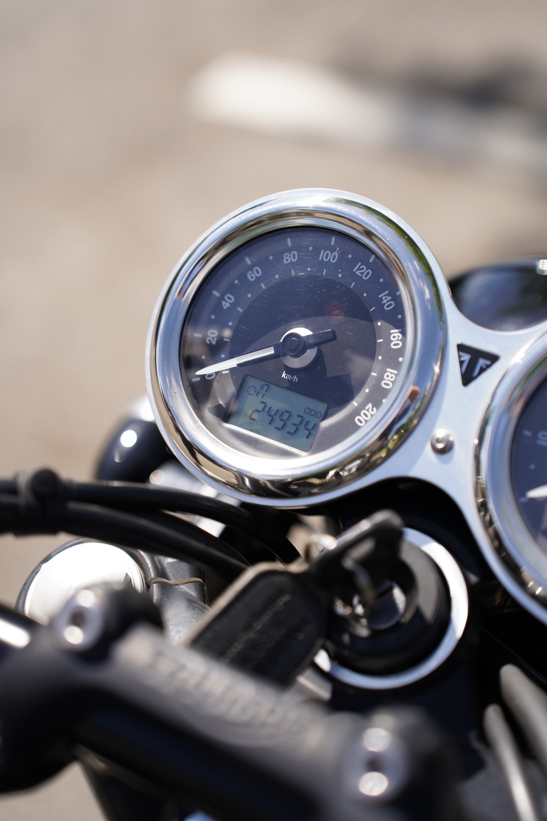 TRIUMPH Bonneville T120 Black-image-12
