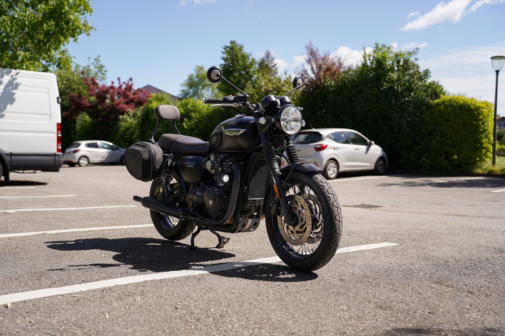 TRIUMPH Bonneville T120 Black-image-2