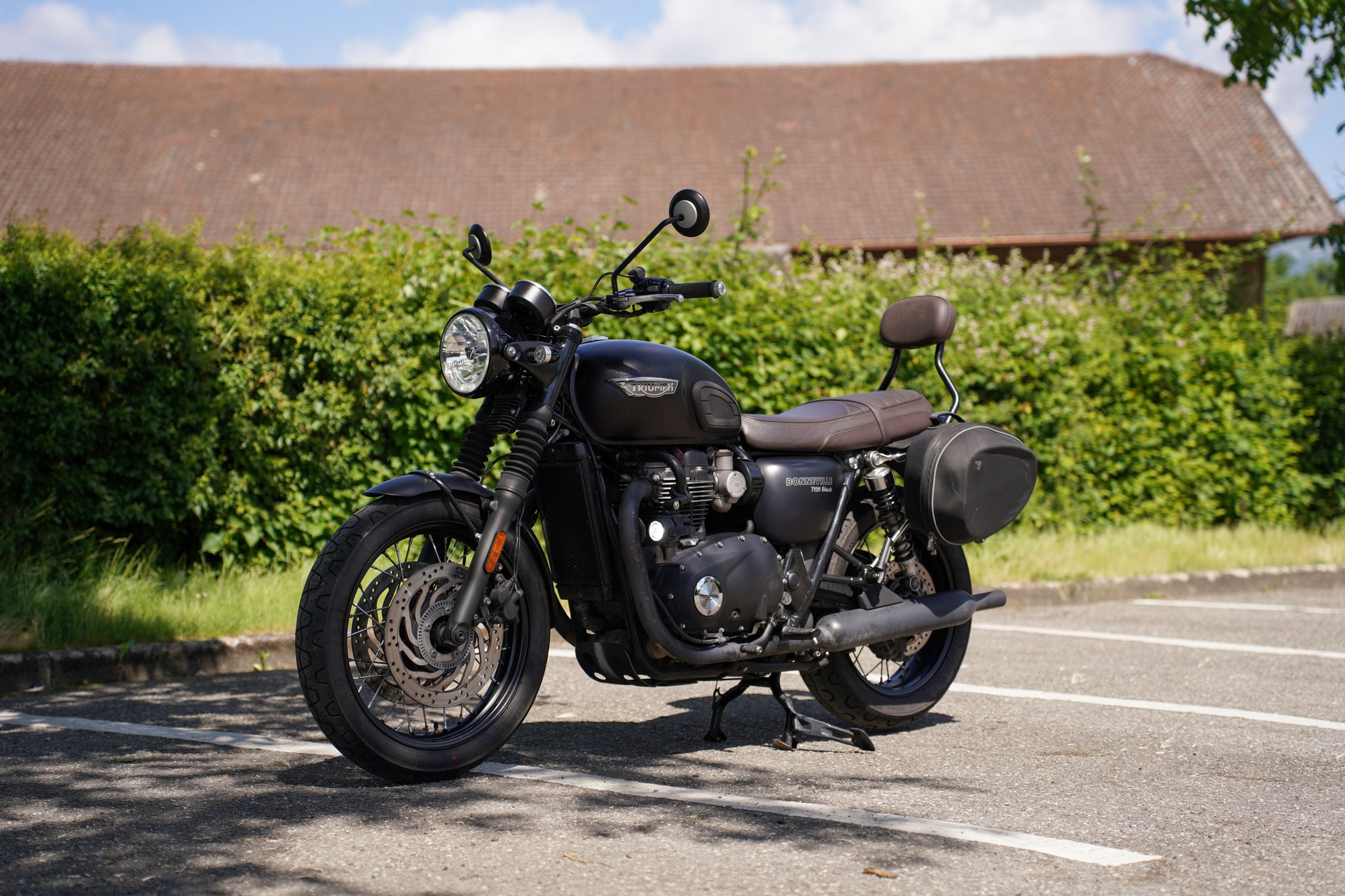 TRIUMPH Bonneville T120 Black-image-1