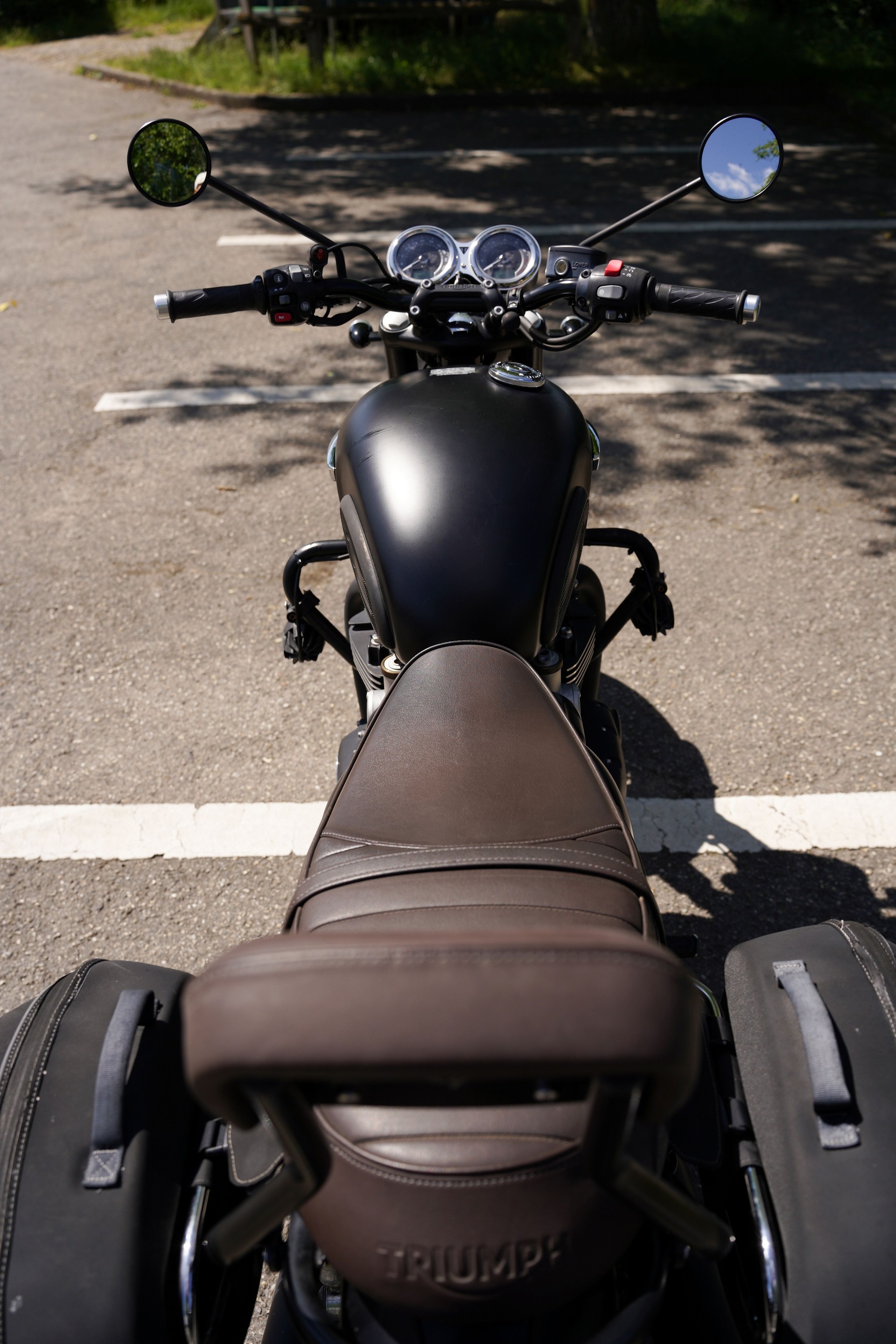 TRIUMPH Bonneville T120 Black-image-10
