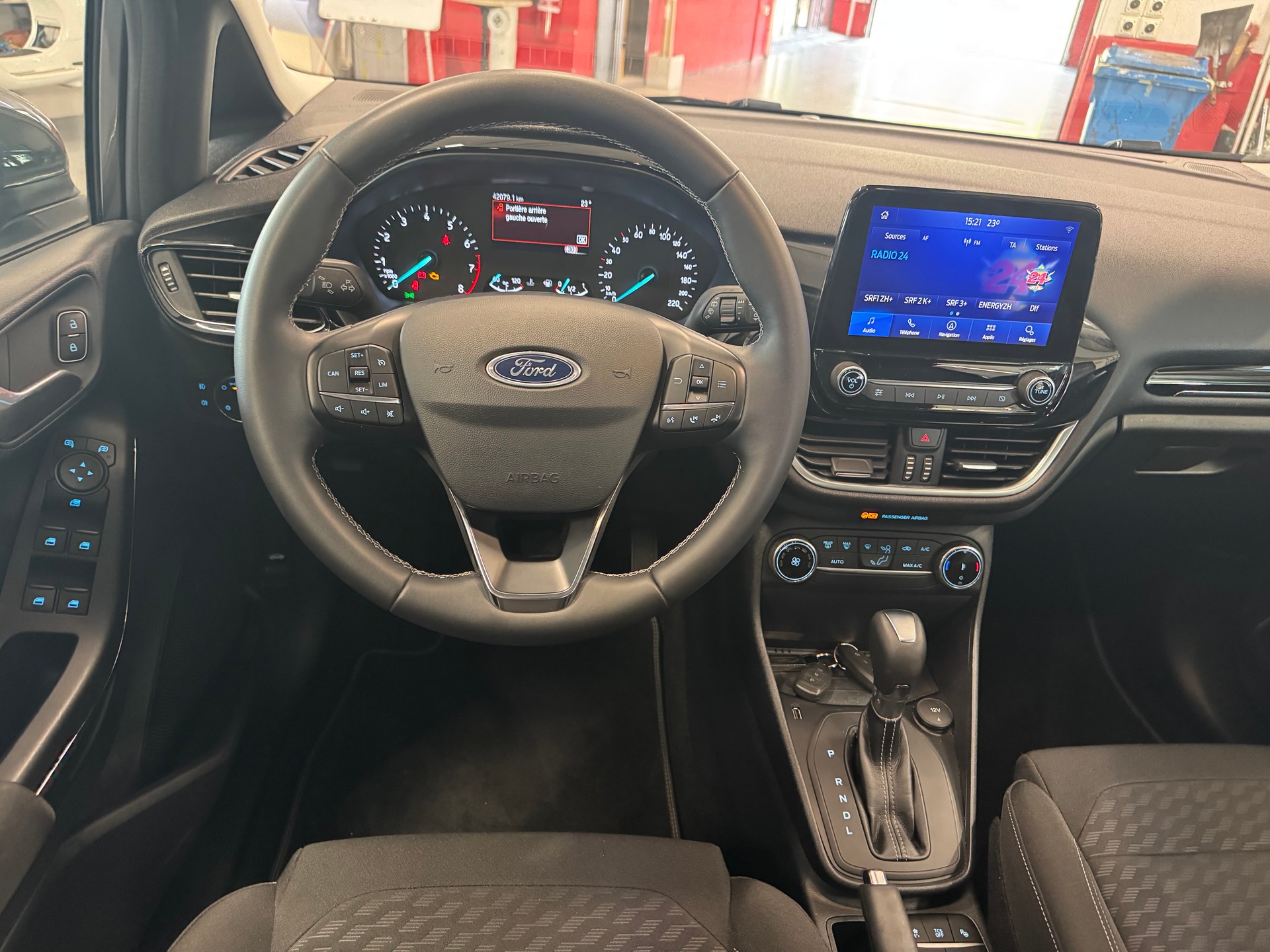 FORD Fiesta 1.0 SCTi MHEV Titanium X Automat-image-9