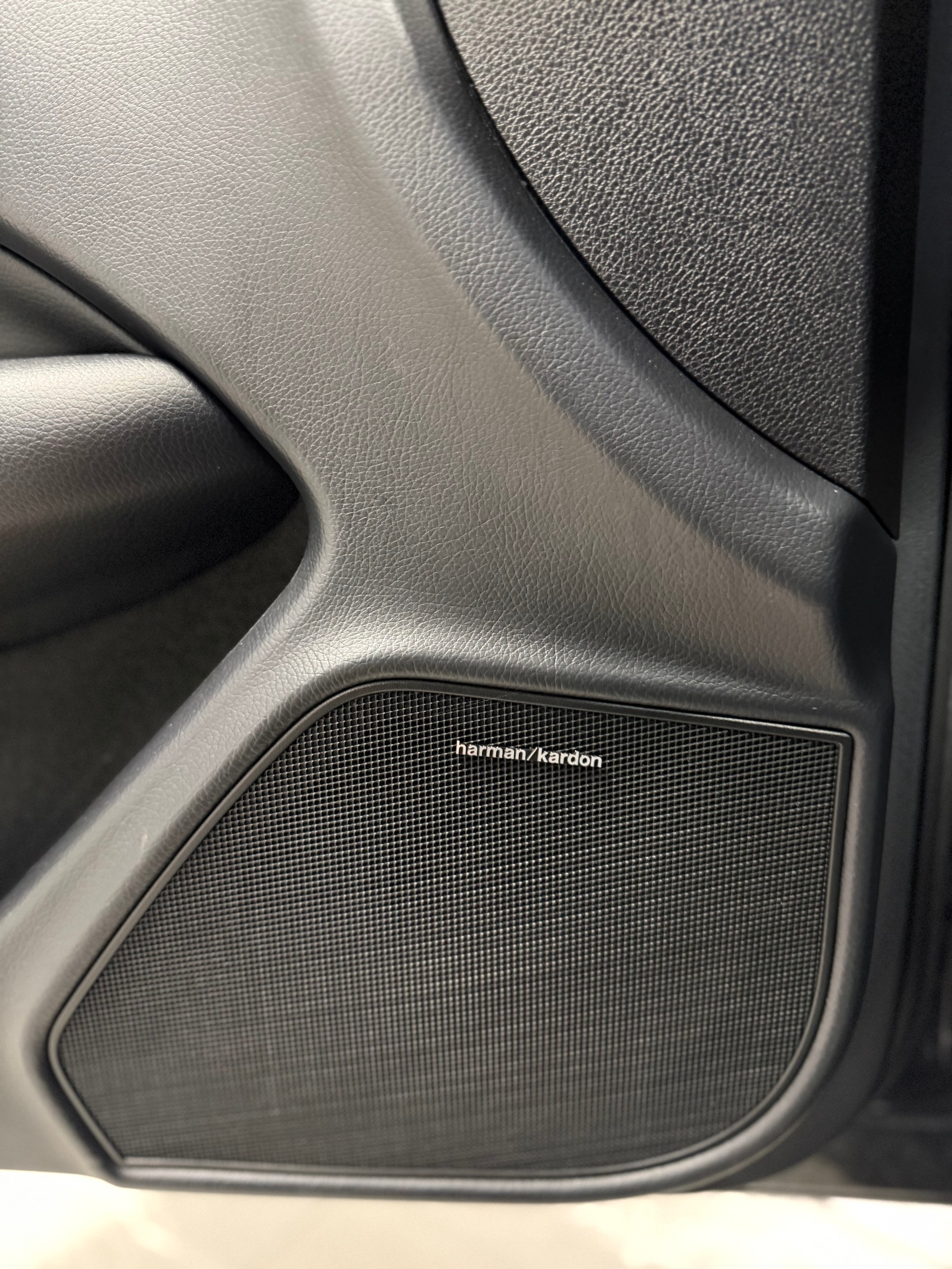 MERCEDES-BENZ C 63 Coupé AMG Speedshift MCT-image-14