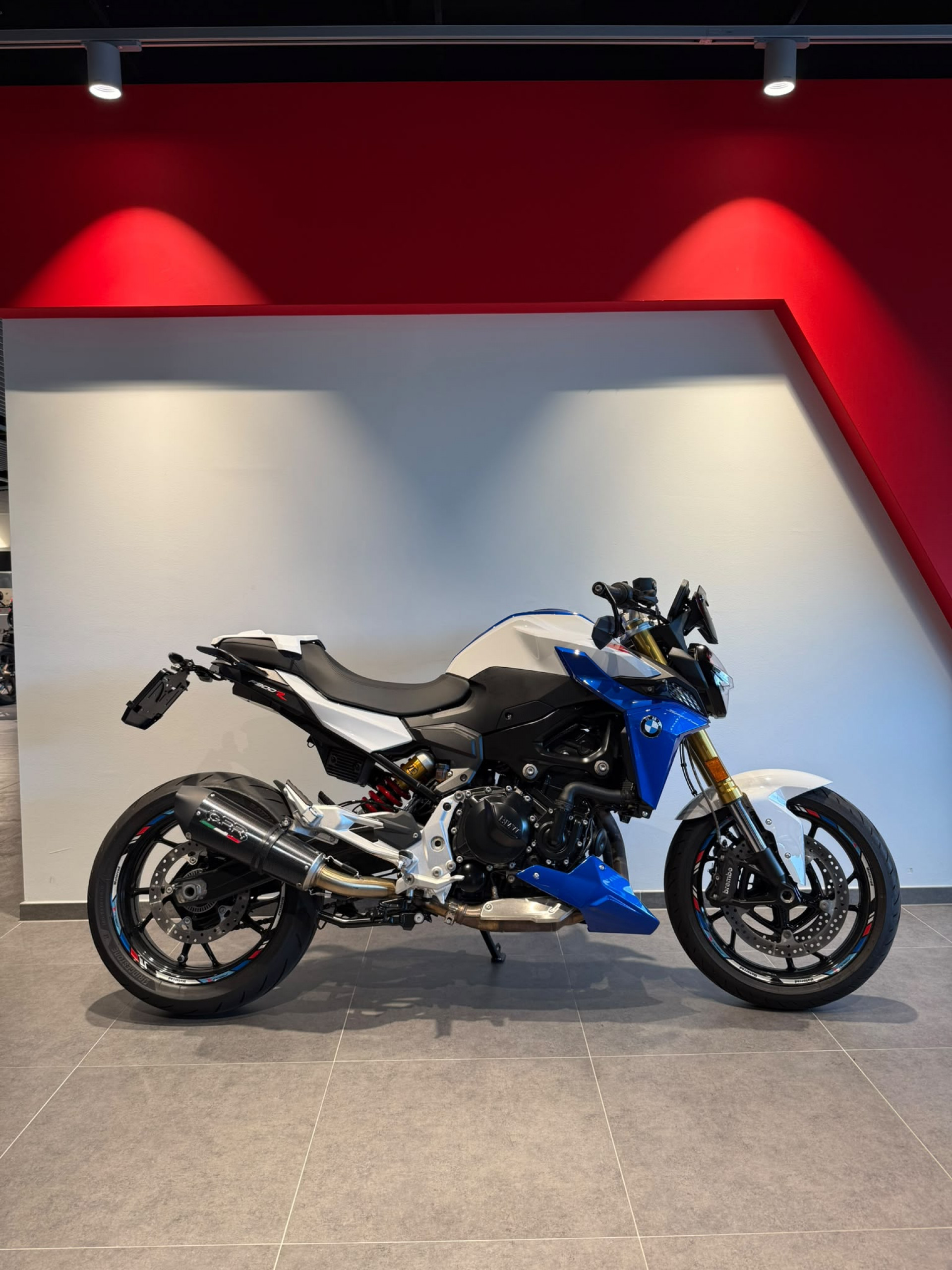 BMW F 900 R-image-1