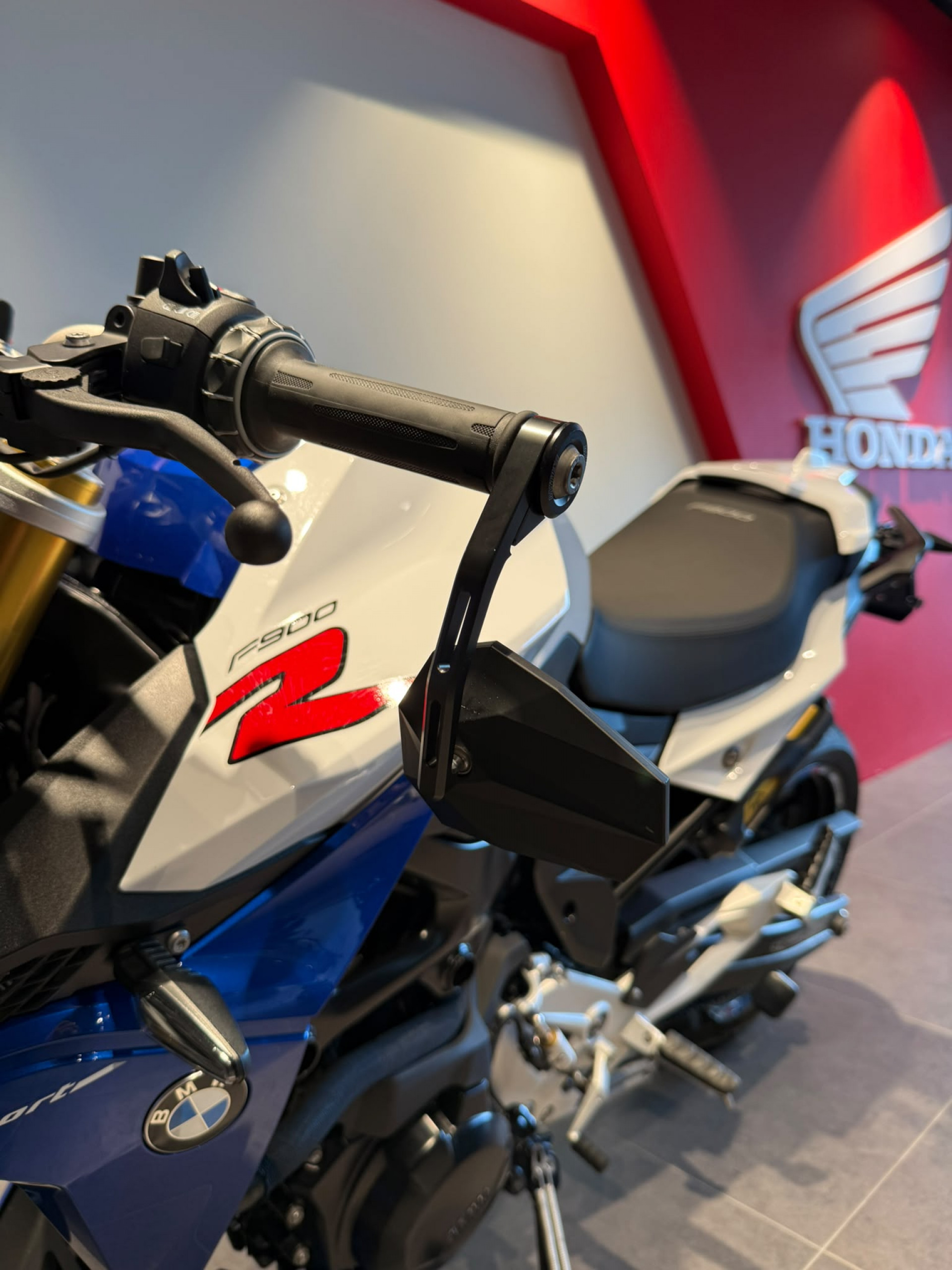 BMW F 900 R-image-3