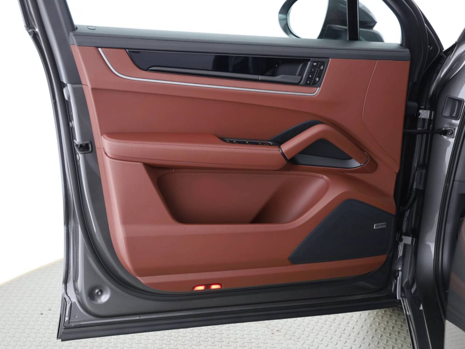 PORSCHE Cayenne E-Hybrid-image-16