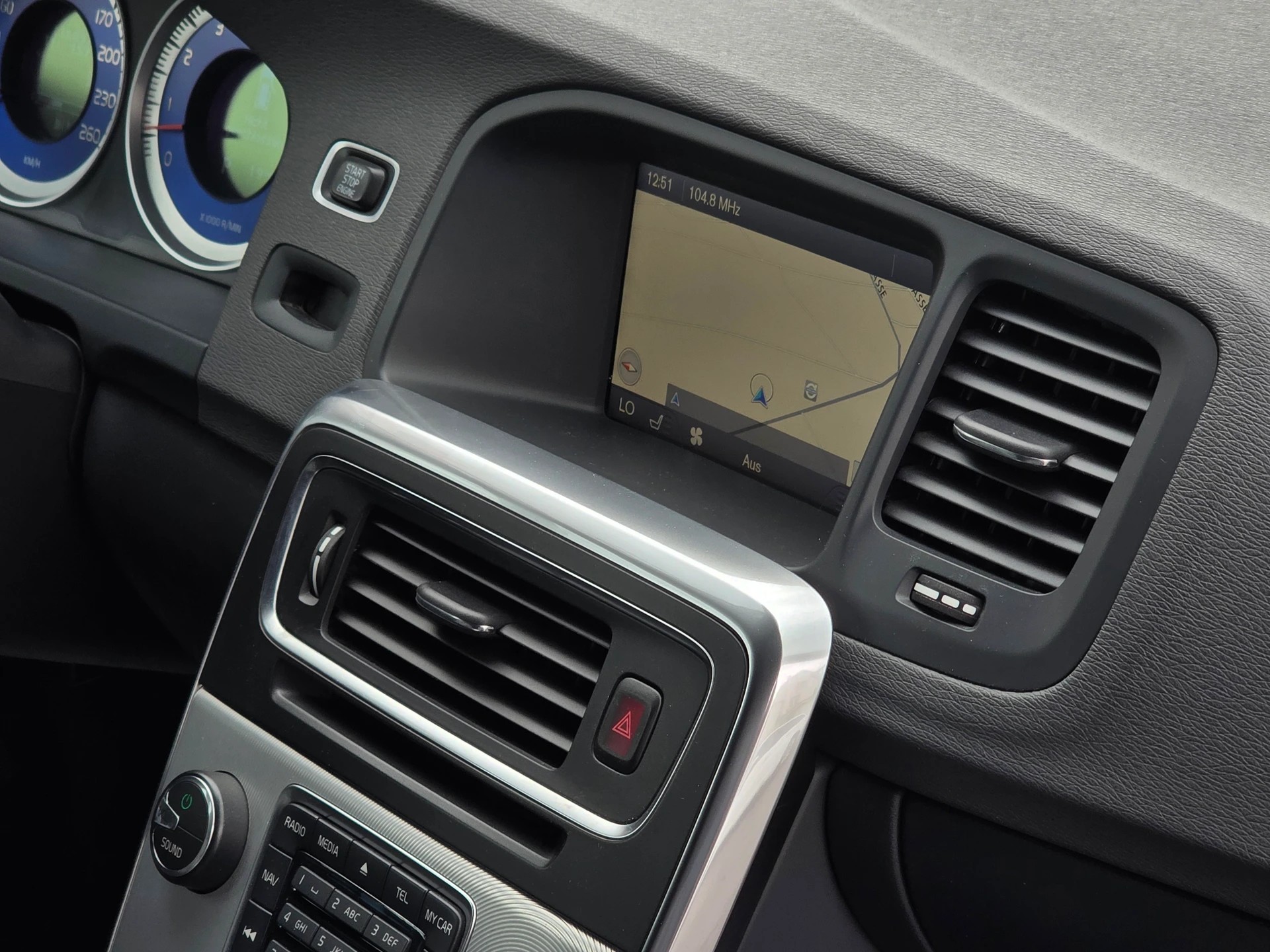 VOLVO V60 T6 AWD R-Design Geartronic * Frisch ab MFK * Frisch ab Service * TOP Zustand * inkl. 1 Jahr Garantie *-image-17