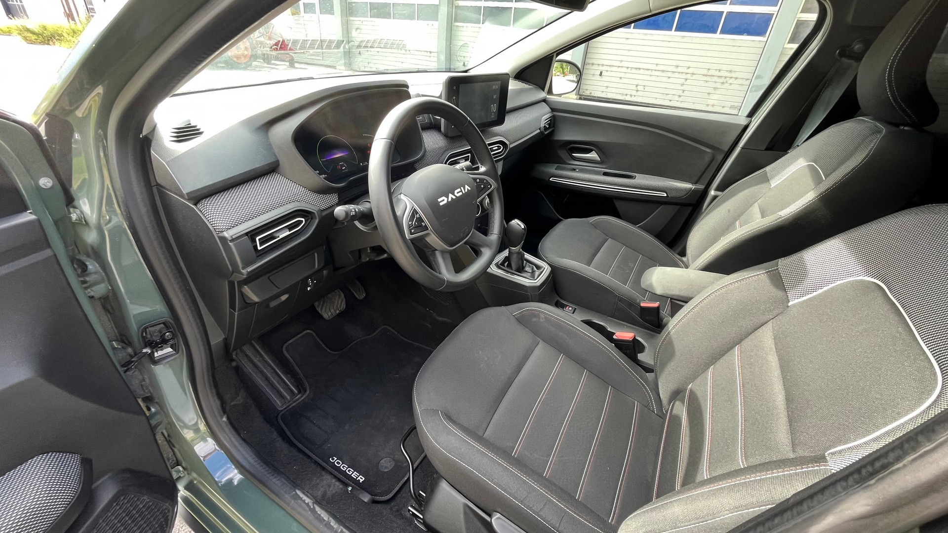 DACIA Jogger HEV 140 Extreme-image-9
