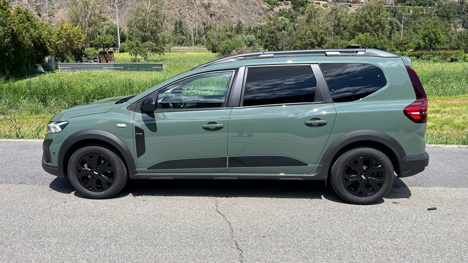 DACIA Jogger HEV 140 Extreme-image-1