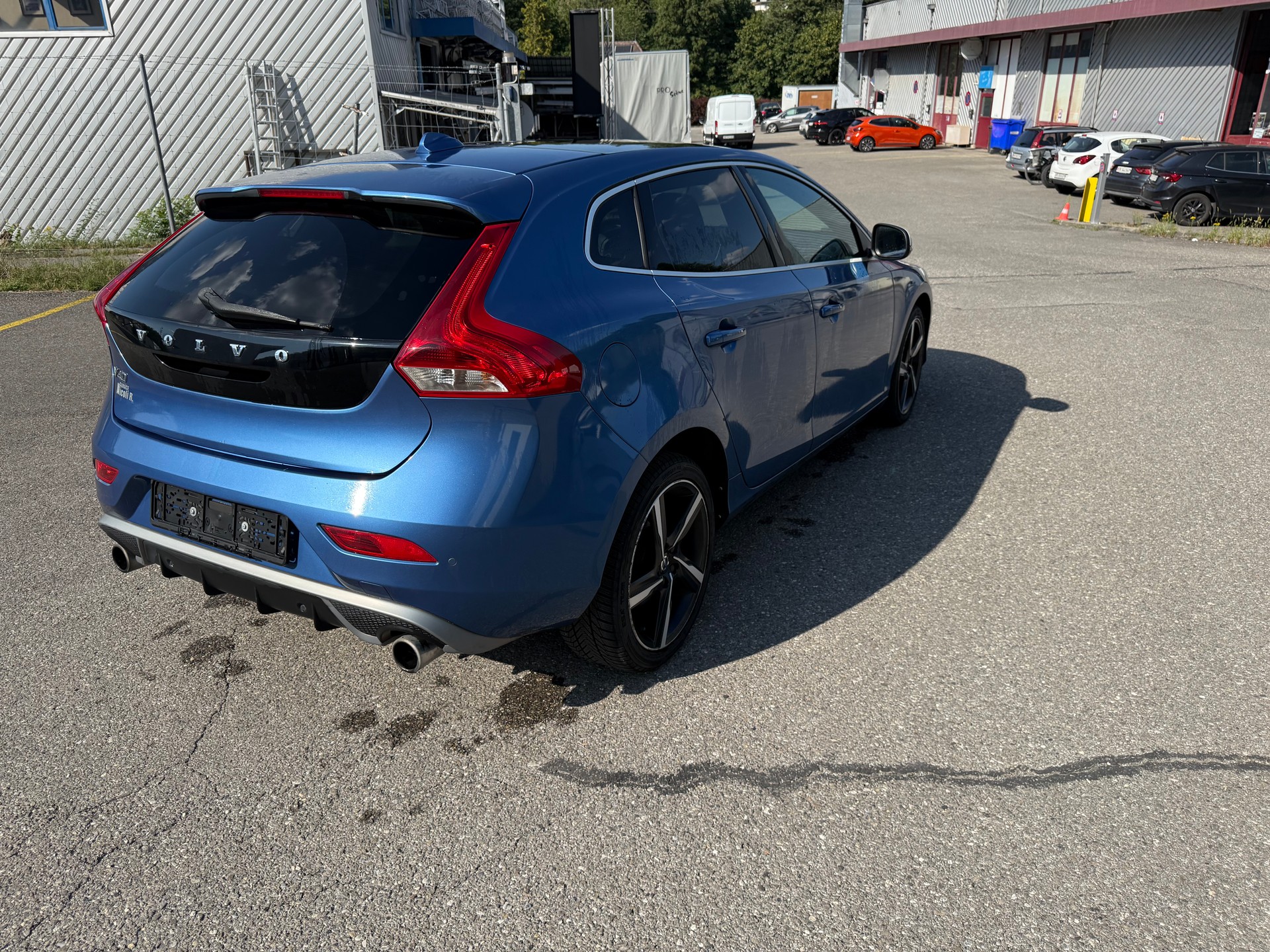 VOLVO V40 D2 Kinetic R-Design Geartronic-image-6
