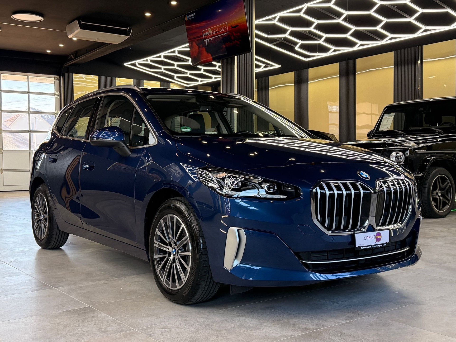 BMW 218d Active Tourer Luxury Line DKG-showroom-element-2