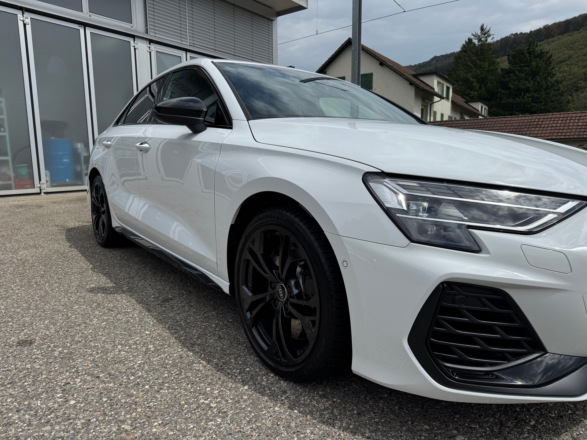 AUDI S3 Limousine *Performance Akrapovic* TFSI quattro S-tronic-showroom-element-2