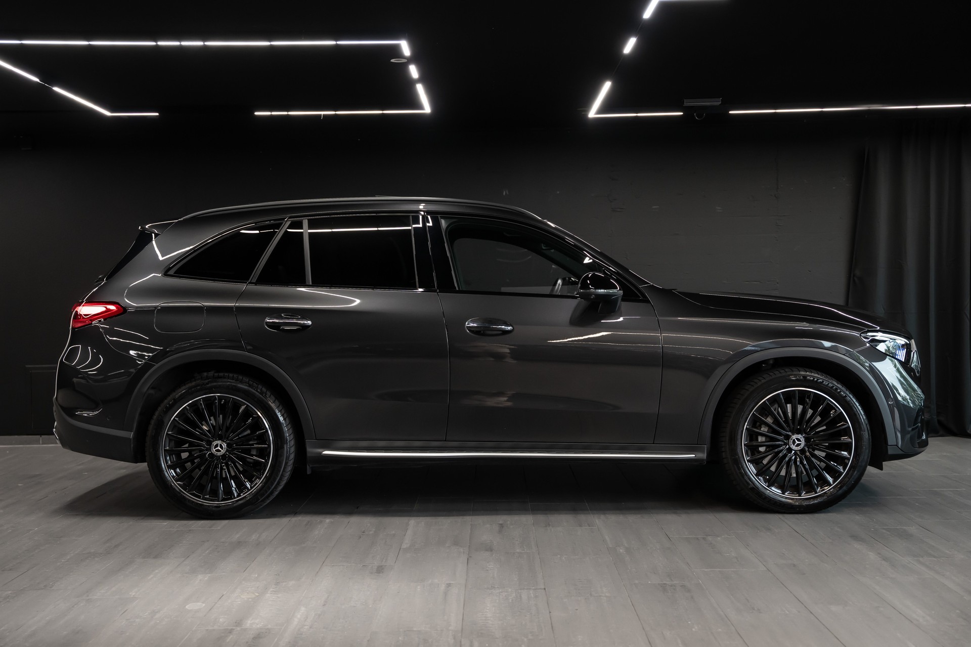 MERCEDES-BENZ GLC 200 4Matic 9G-Tronic / CH Auto / Gratis Service / Burmester / Pano-Schiebedach / Head up Display / 360Grad Kamera-image-5
