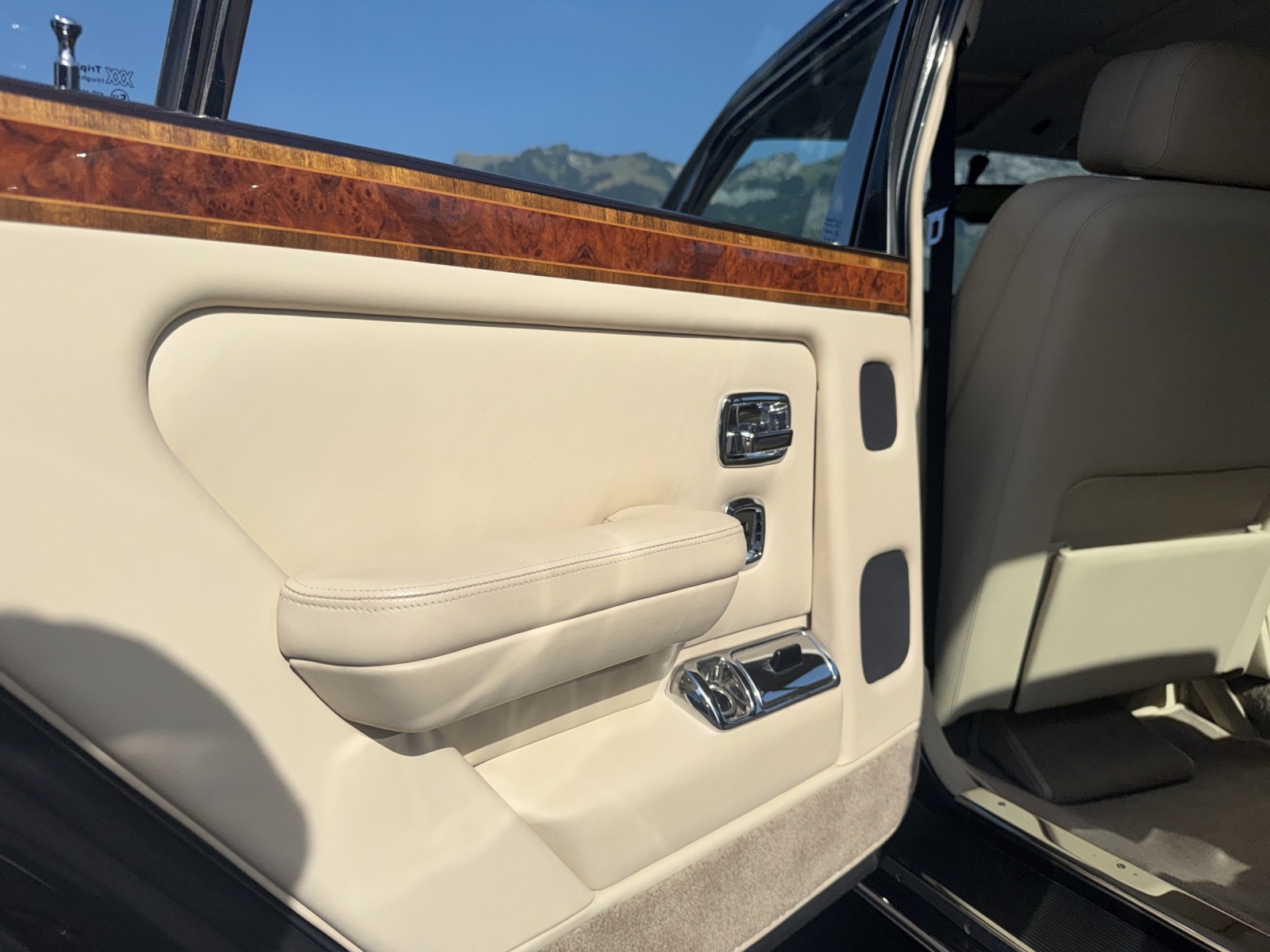 ROLLS-ROYCE Silver Spirit II-image-15