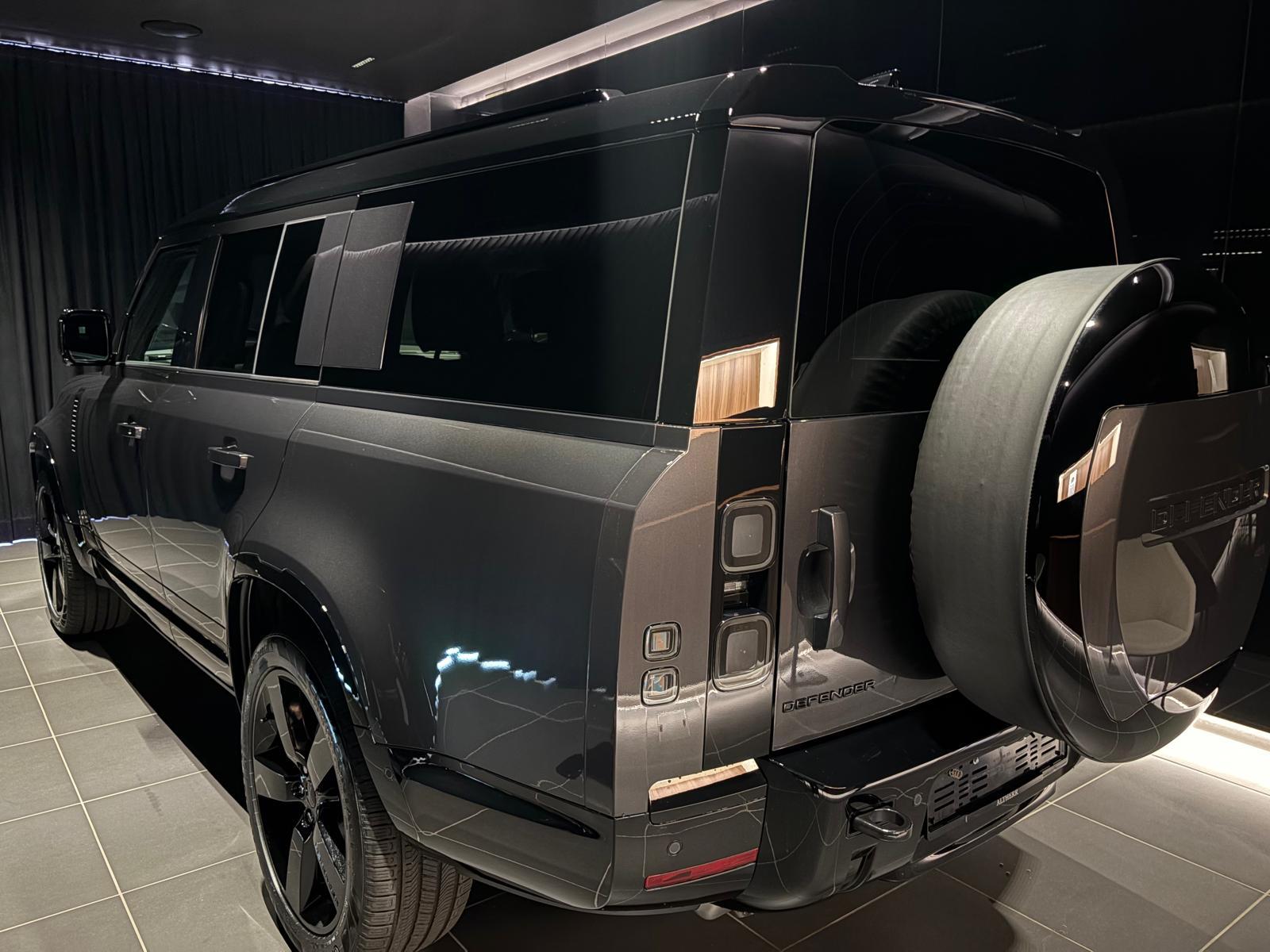 LAND ROVER Defender 130 3.0 D I6 350 X-Dynamic HSE-showroom-element-1