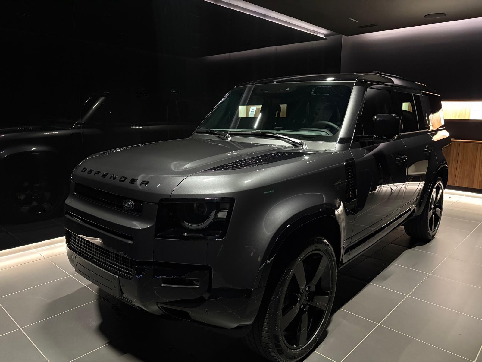 LAND ROVER Defender 130 3.0 D I6 350 X-Dynamic HSE
