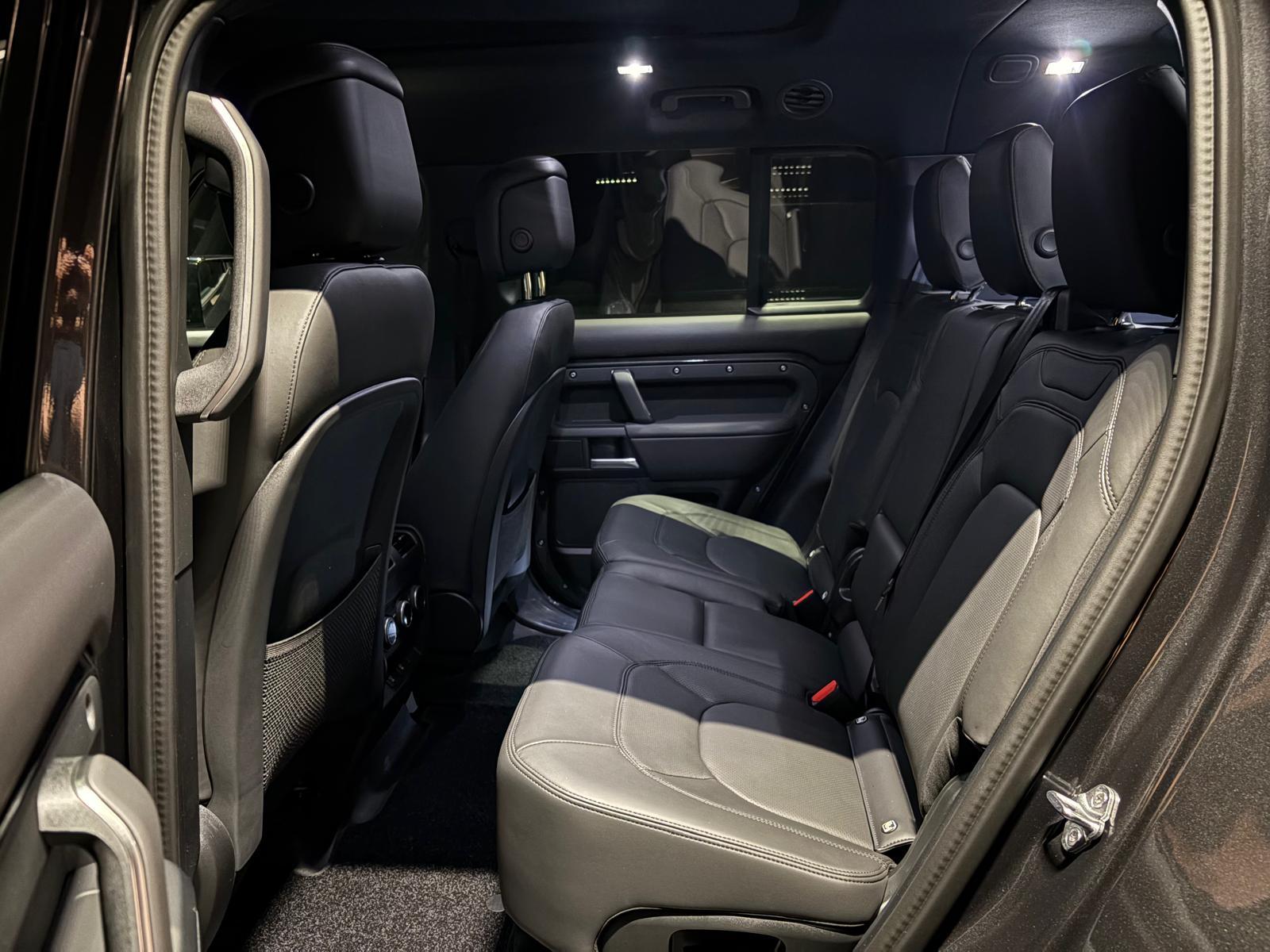 LAND ROVER Defender 130 3.0 D I6 350 X-Dynamic HSE-showroom-element-3