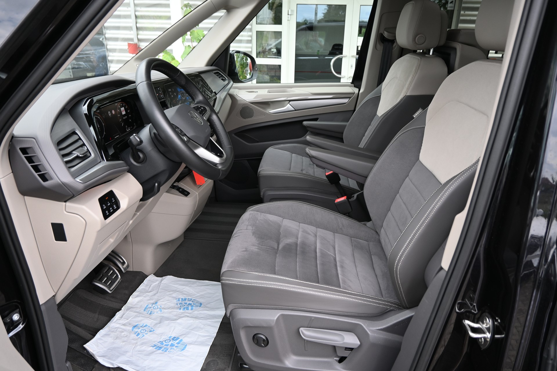 VW Multivan 2.0 TDI Style DSG Lang + 7-Plätzer + AHK 2000kg + Standheizung-image-11