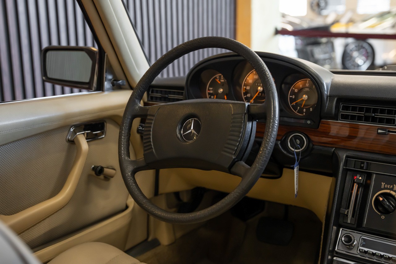 MERCEDES-BENZ 280 SE-image-21